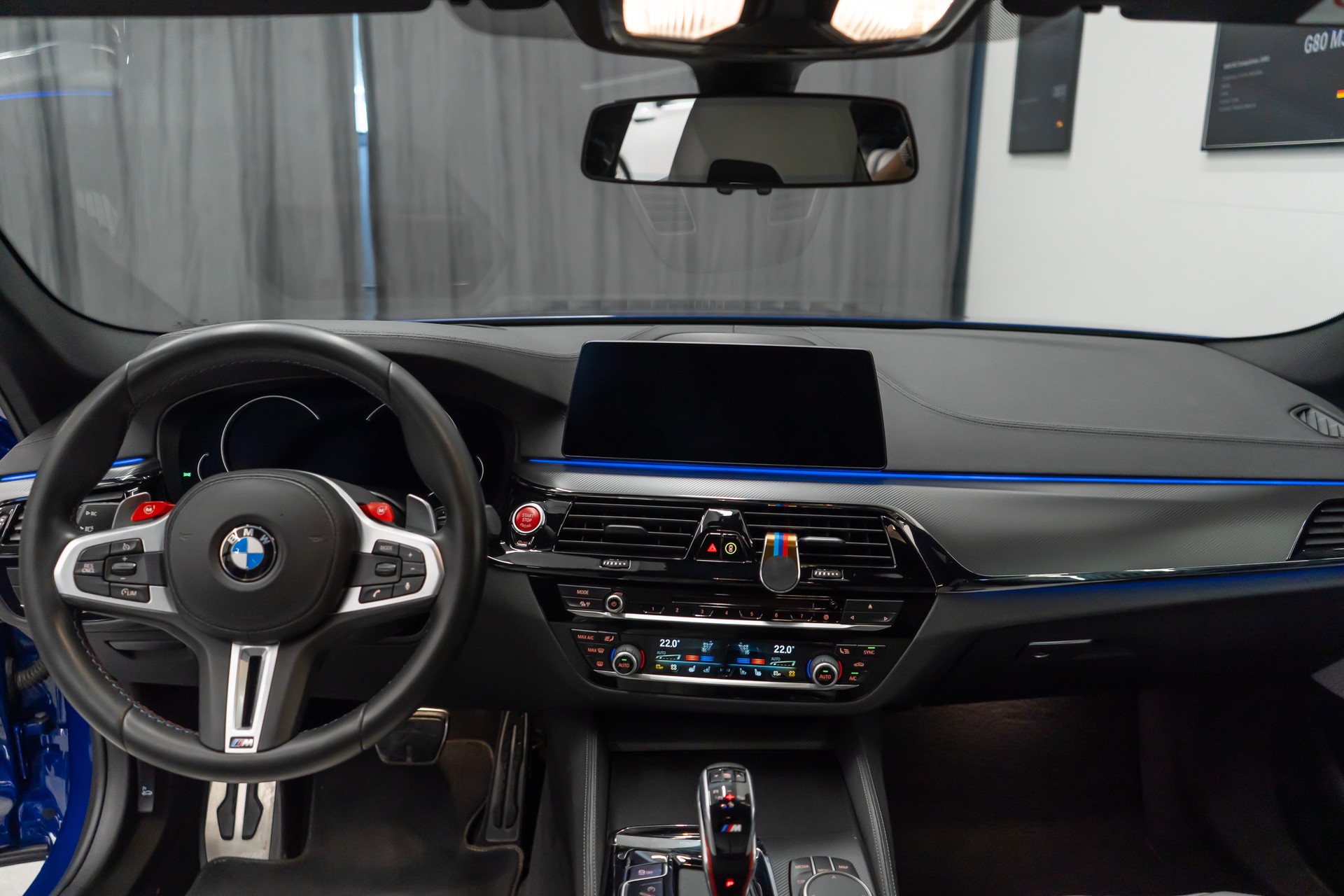 BMW M5 xDrive Drivelogic / V8 / 600PS / MARINA BAY BLUE / M-PERFORMANCE EXTERIEUR / 21" AVERSUS-image-14