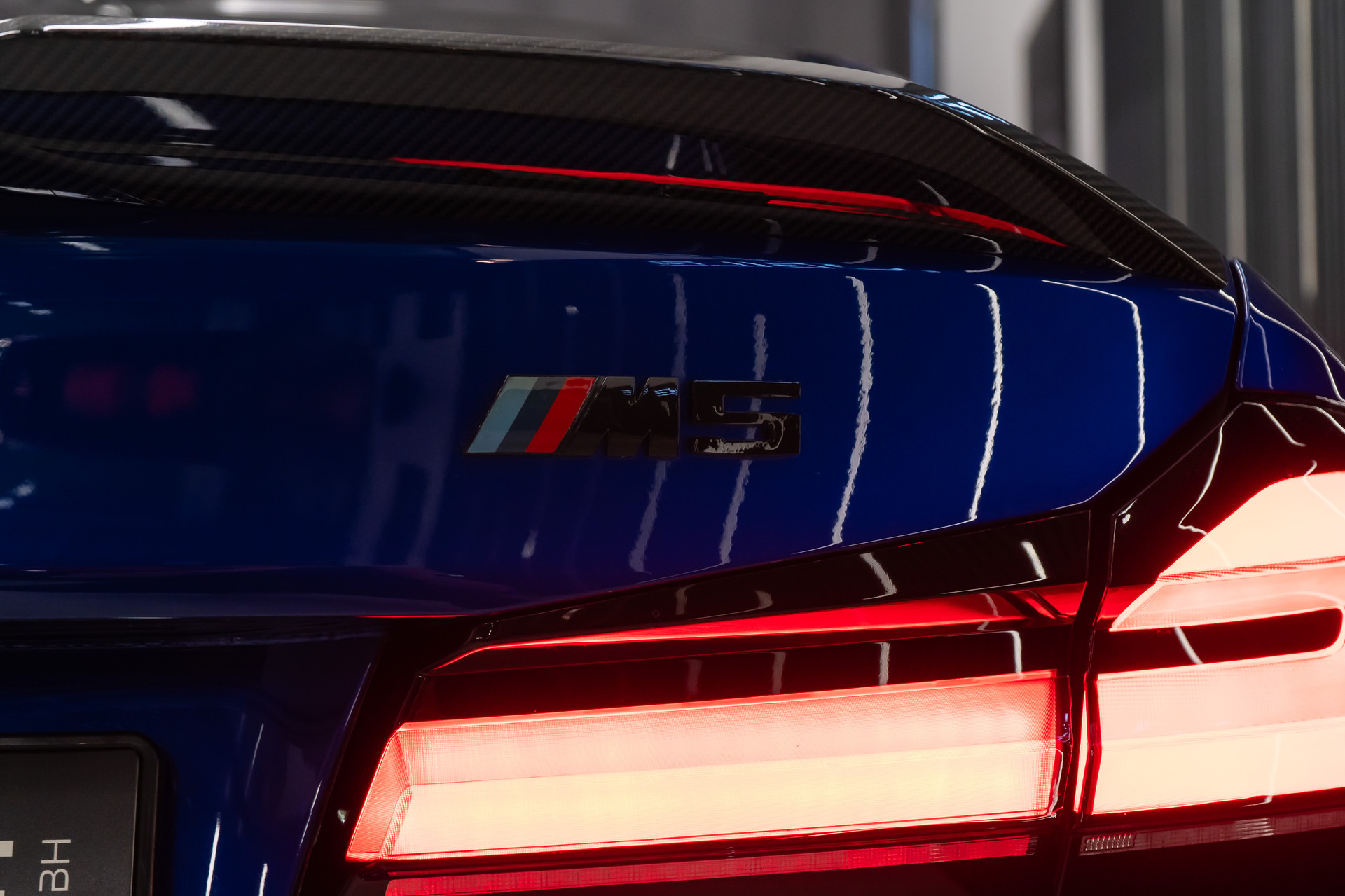 BMW M5 xDrive Drivelogic / V8 / 600PS / MARINA BAY BLUE / M-PERFORMANCE EXTERIEUR / 21" AVERSUS-image-25