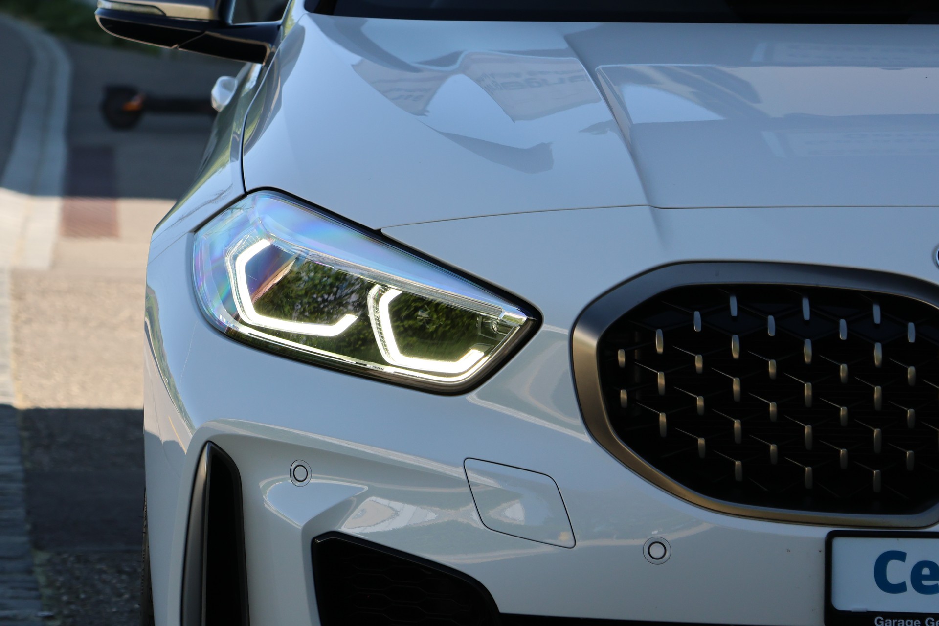 BMW M135i xDrive Steptronic (CH)-showroom-element-2