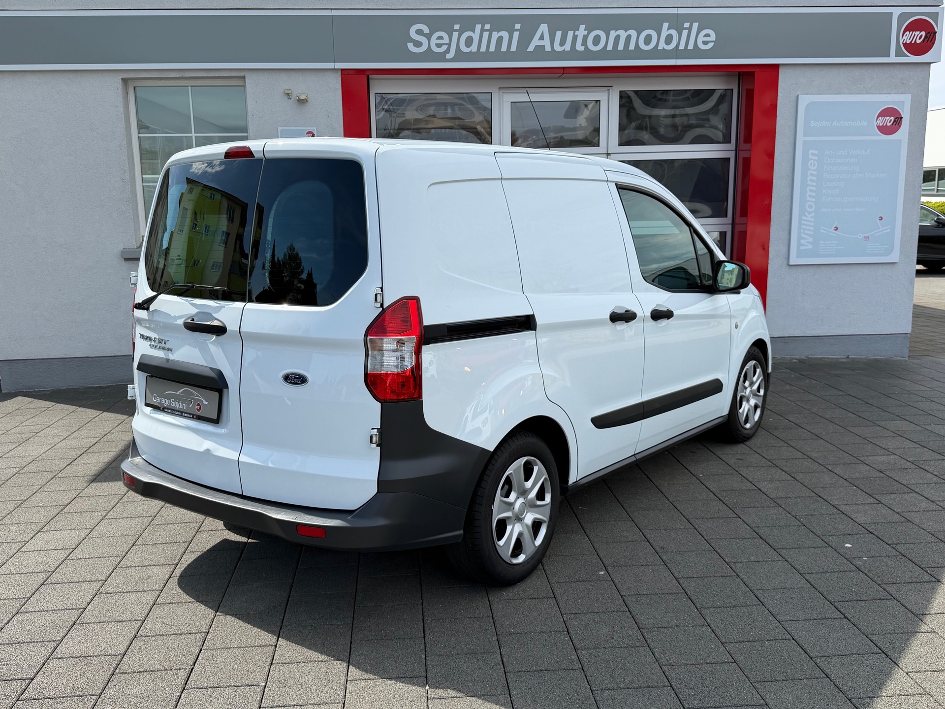 FORD Transit Courier Van 1.5 TDCi Trend-image-4