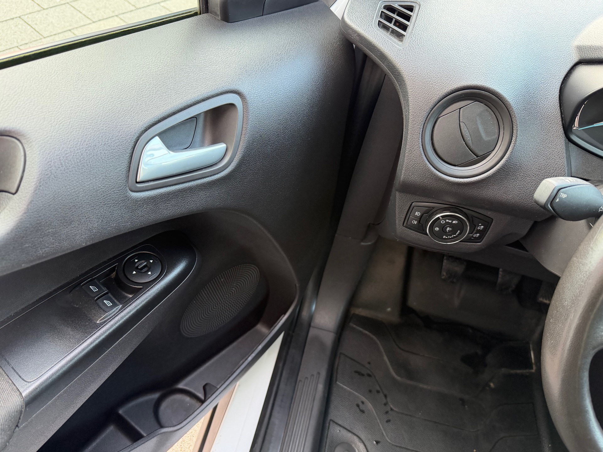FORD Transit Courier Van 1.5 TDCi Trend-image-10