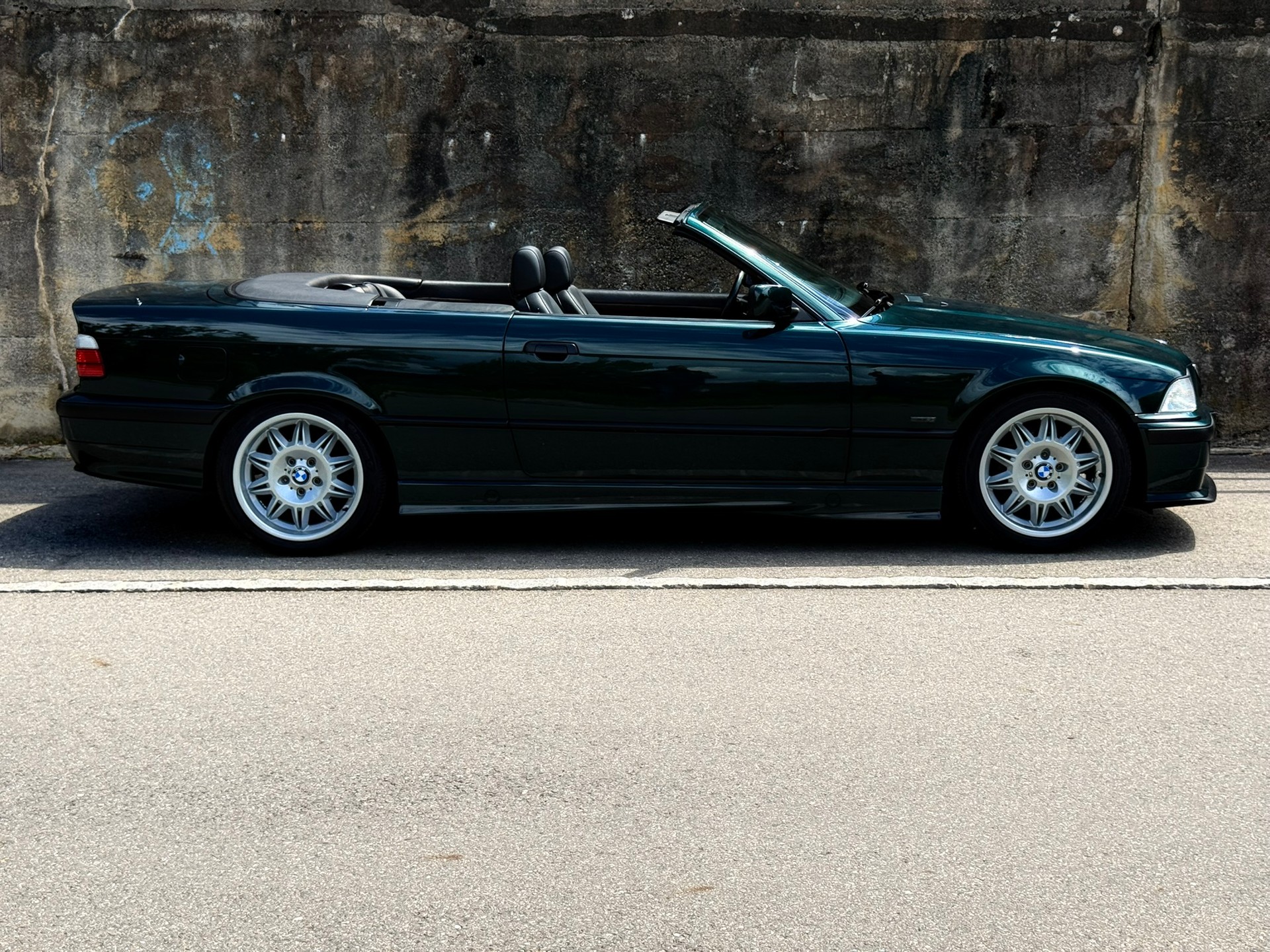 BMW 328i Cabrio-image-7