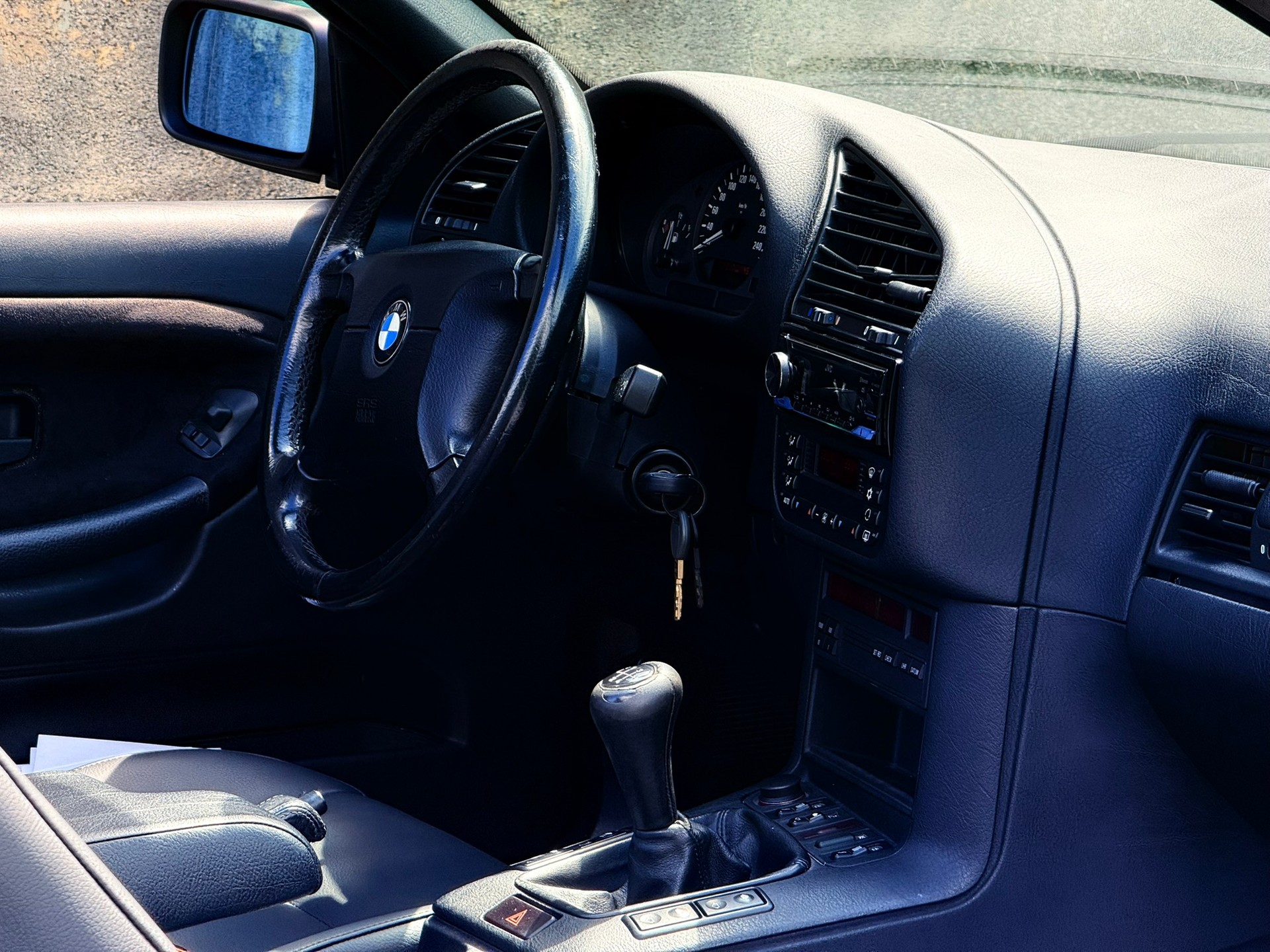 BMW 328i Cabrio-image-13