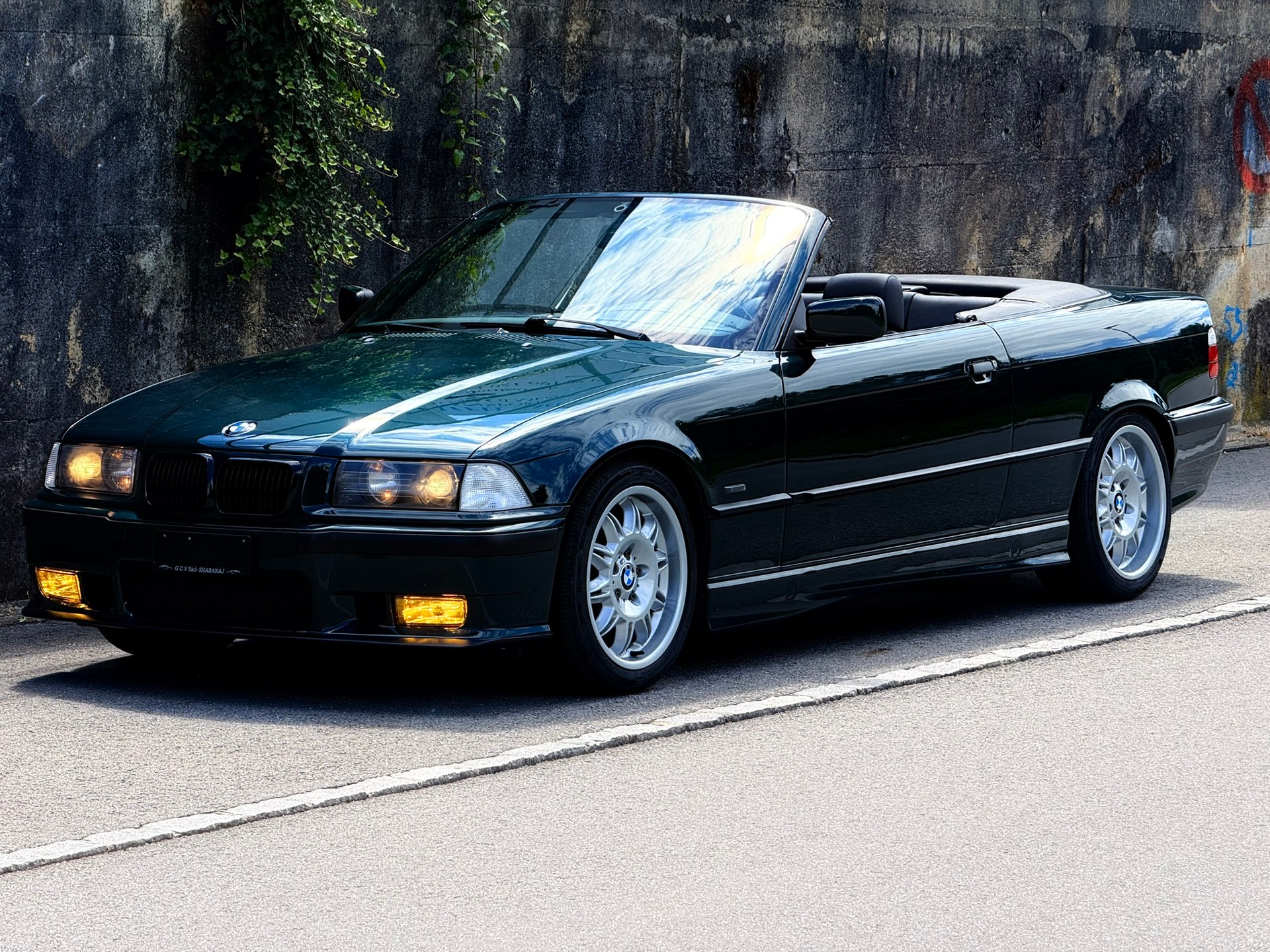 BMW 328i Cabrio-image-2