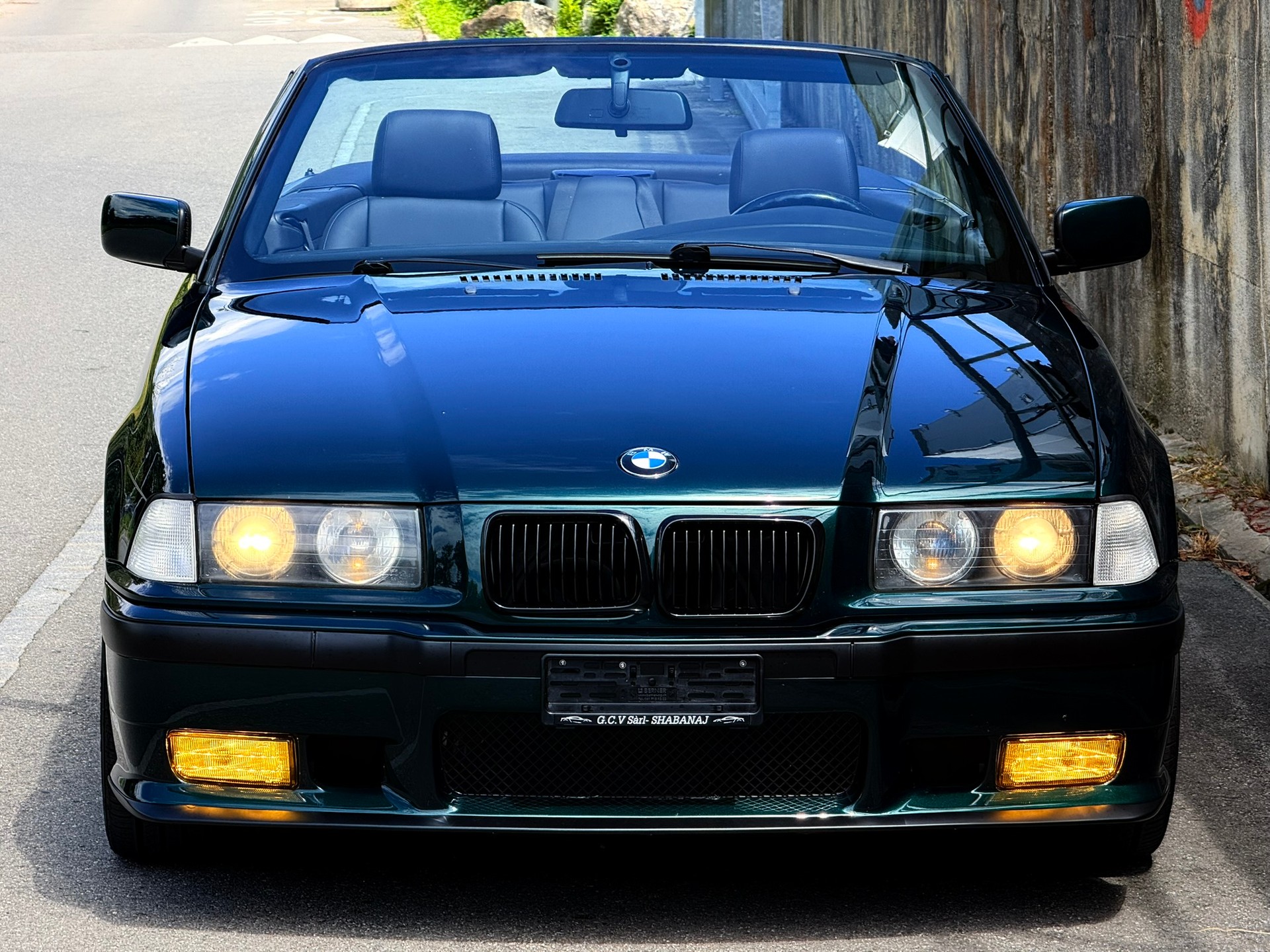 BMW 328i Cabrio-image-9