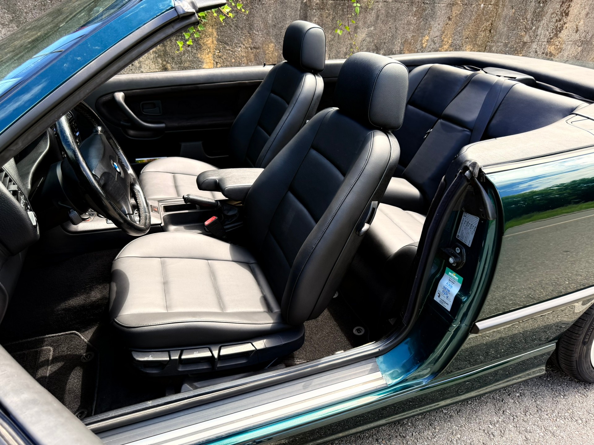 BMW 328i Cabrio-image-11