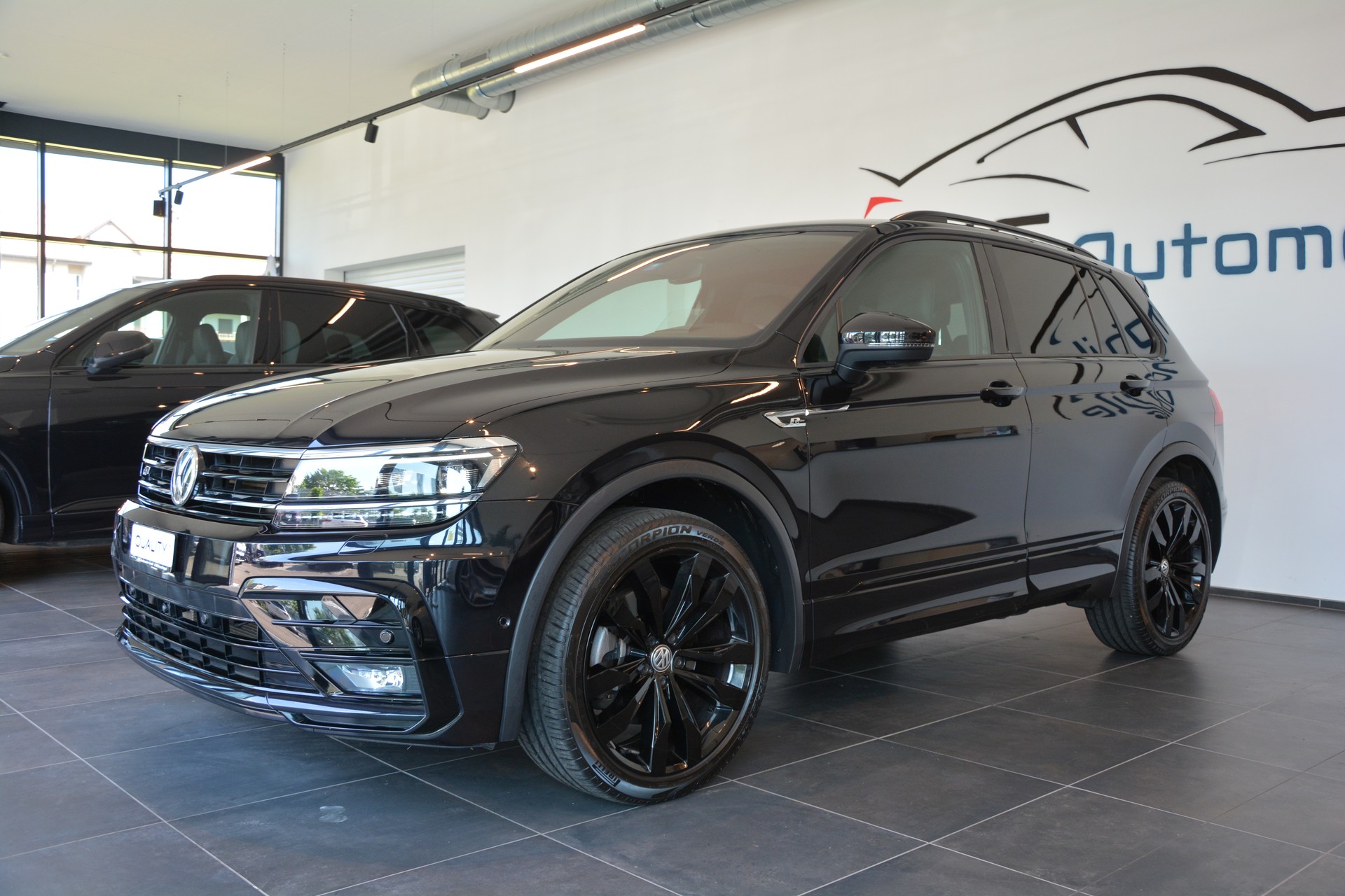 VW Tiguan 2.0 TDI SCR Highline 4Motion DSG R-Line-image-1