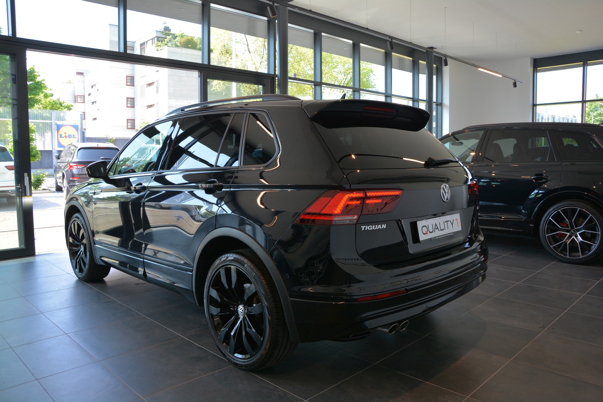 VW Tiguan 2.0 TDI SCR Highline 4Motion DSG R-Line-image-3