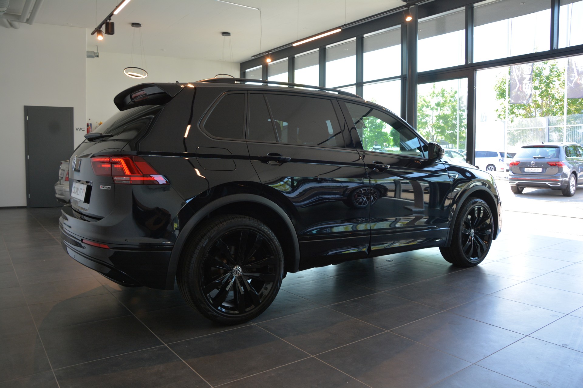VW Tiguan 2.0 TDI SCR Highline 4Motion DSG R-Line-image-6