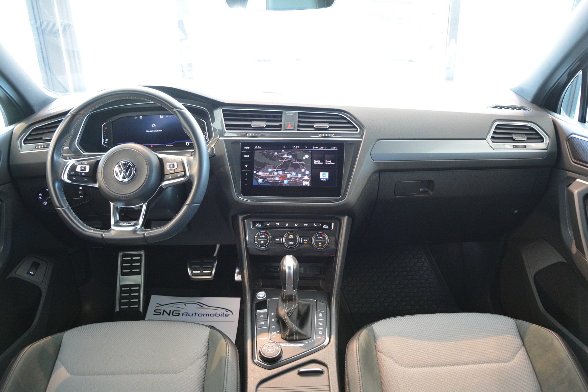 VW Tiguan 2.0 TDI SCR Highline 4Motion DSG R-Line-image-11