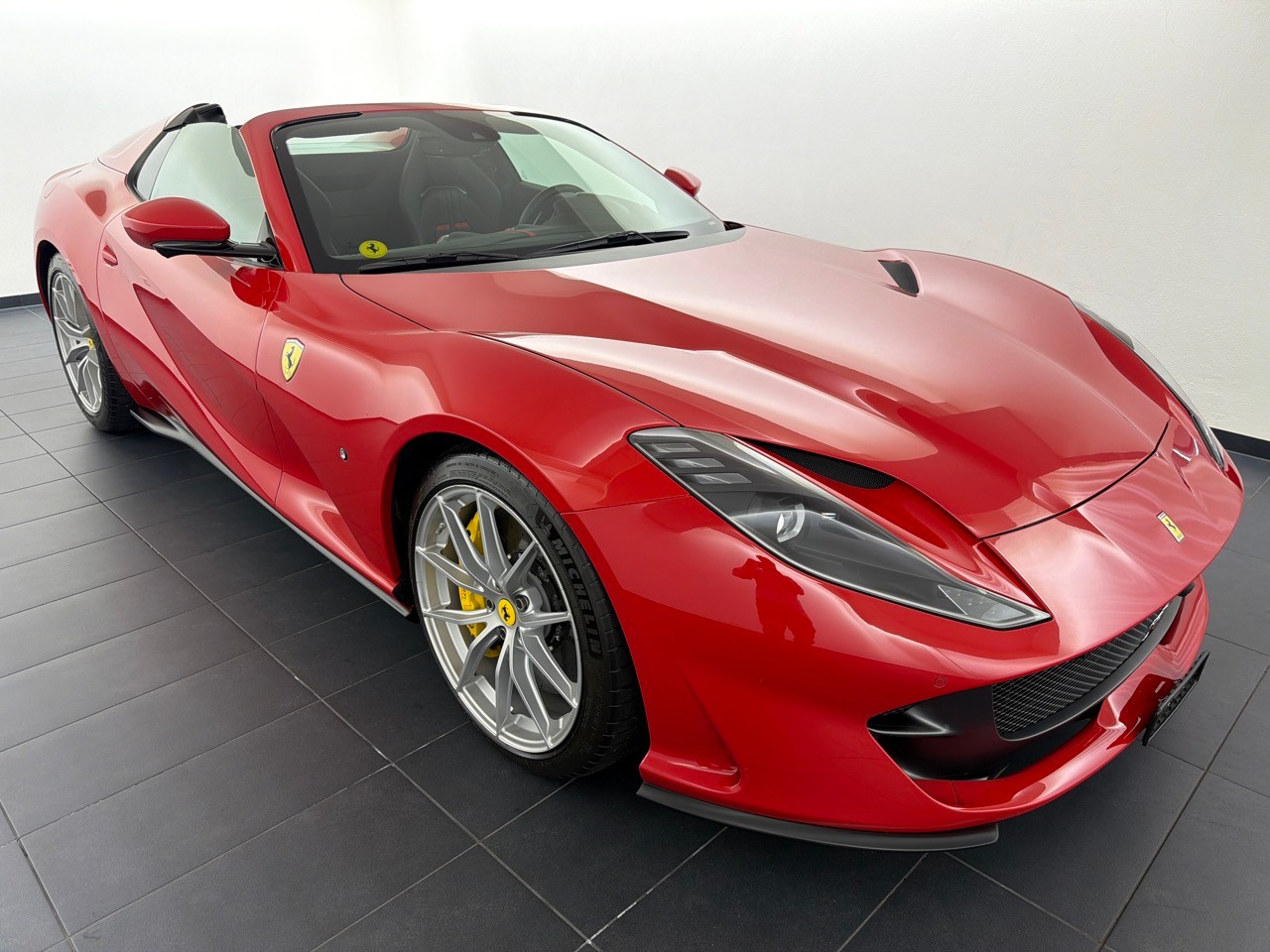 FERRARI 812 GTS-showroom-element-3