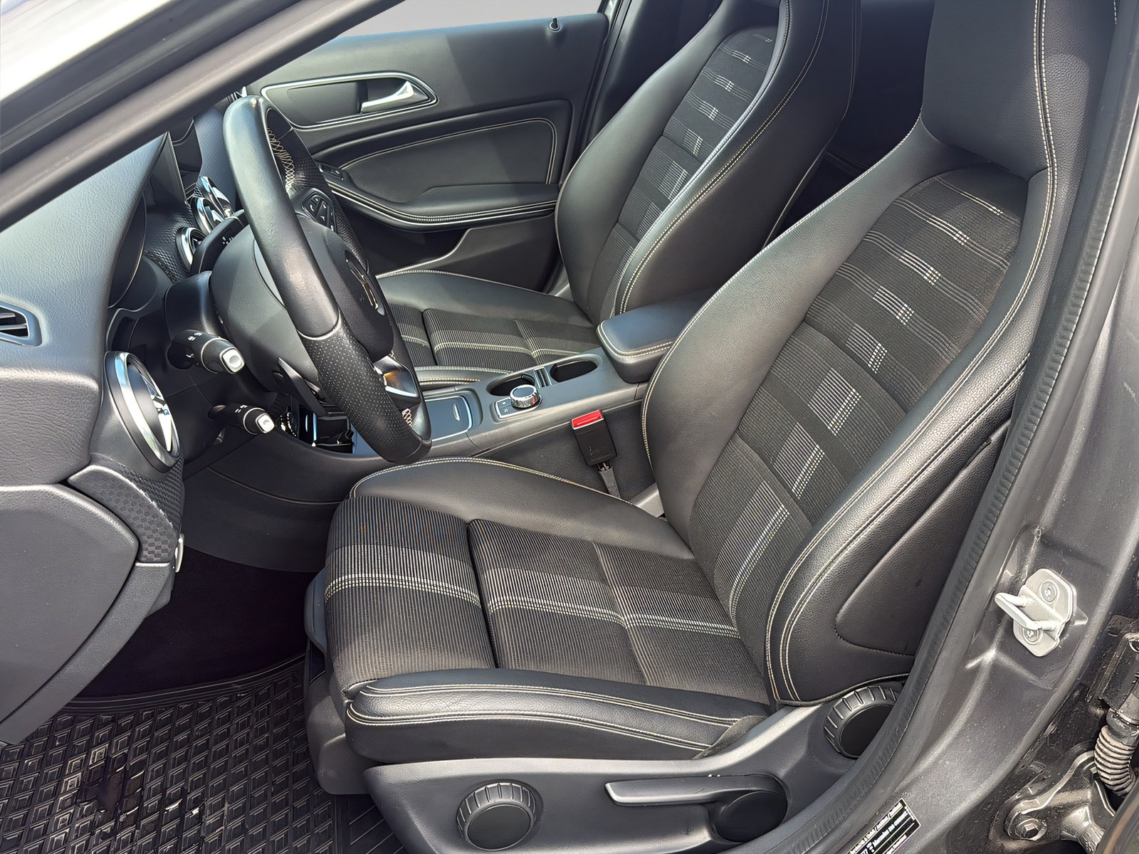 MERCEDES-BENZ A 180-image-11