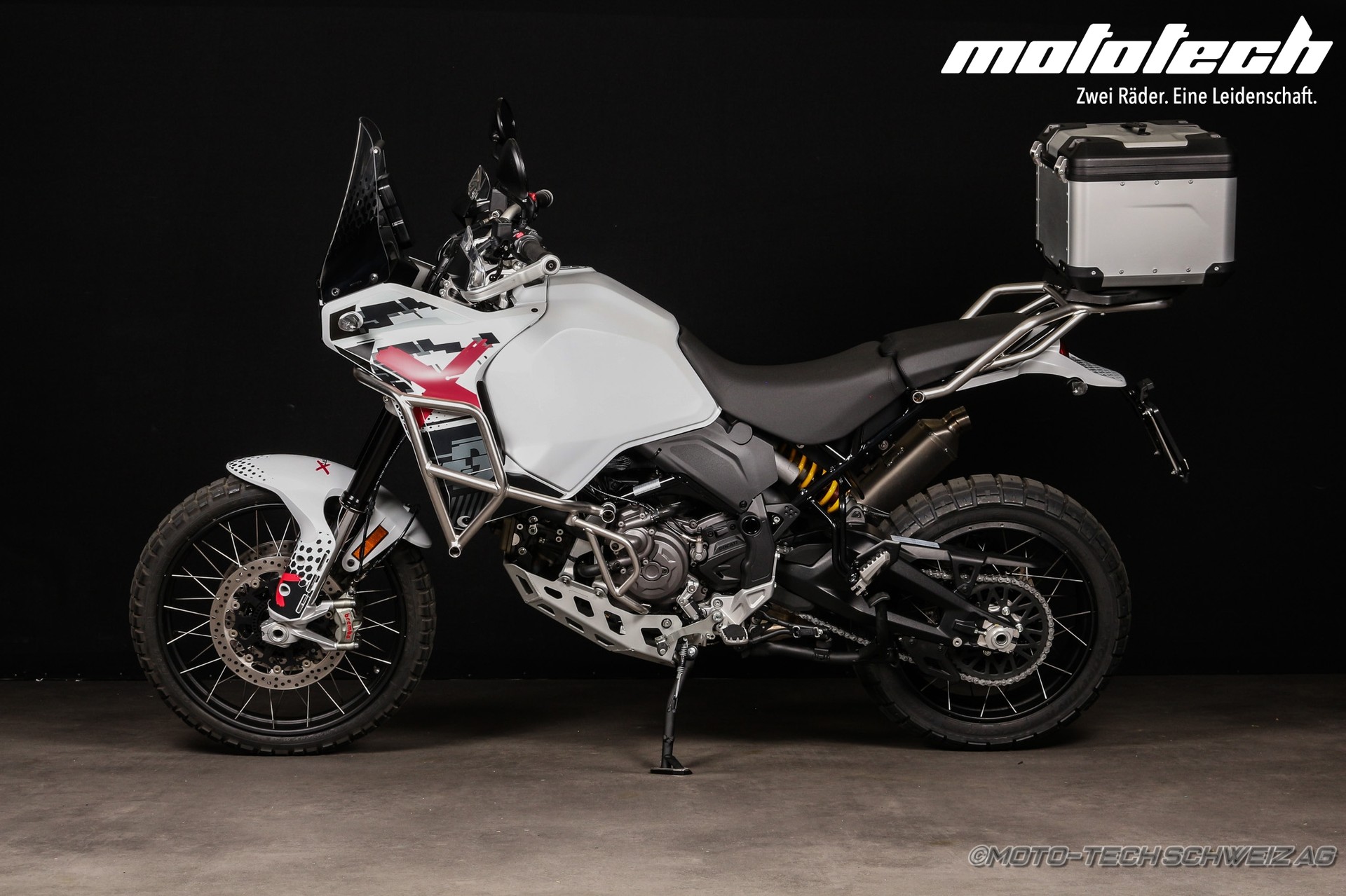 DUCATI Desert X-showroom-element-3