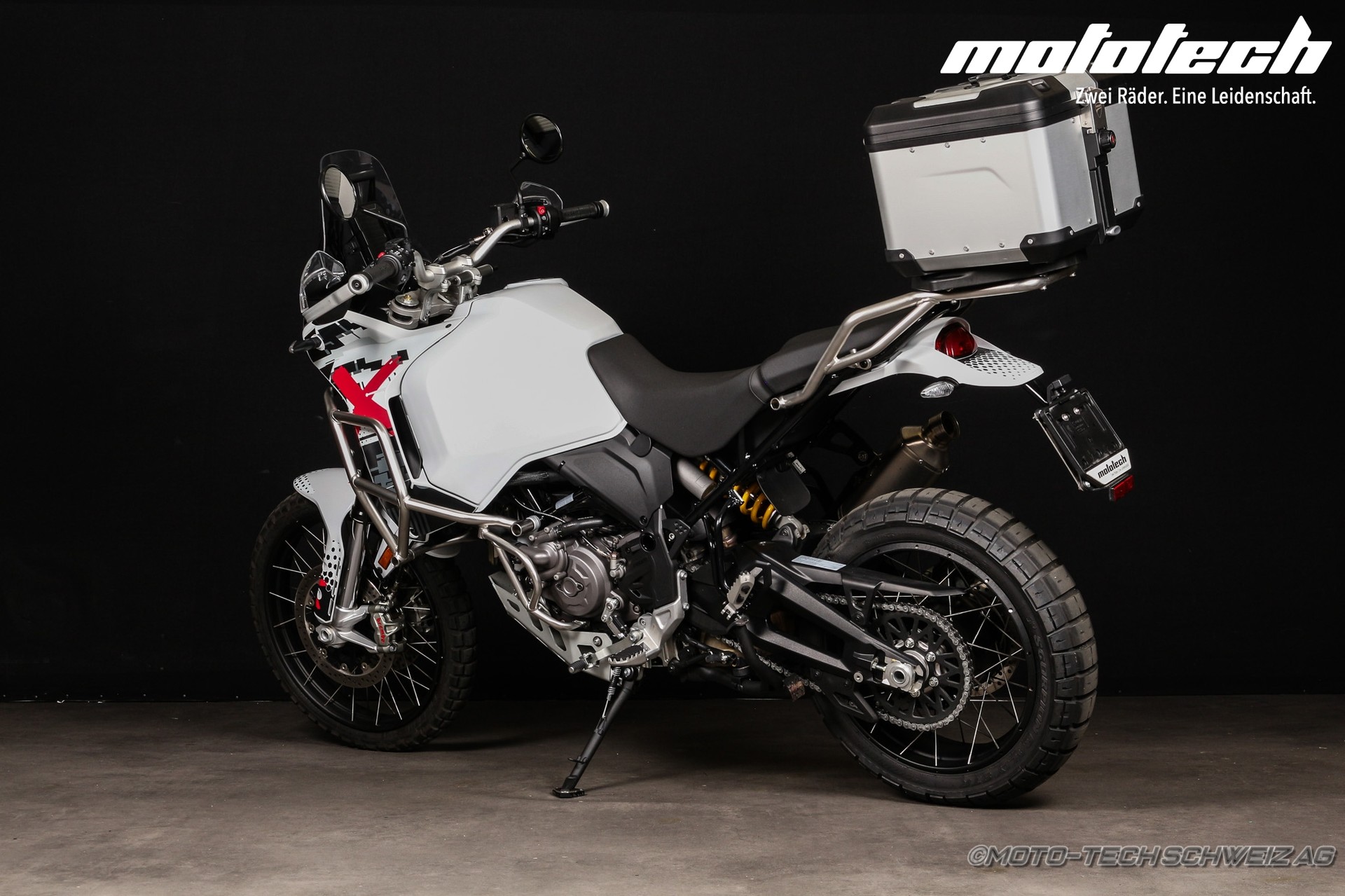 DUCATI Desert X-showroom-element-2