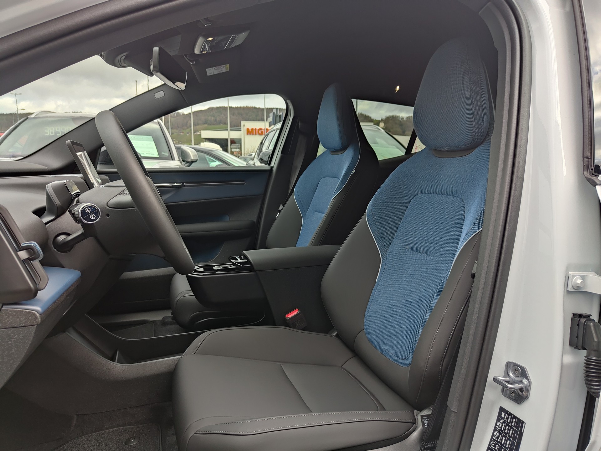 VOLVO EX30 E60 Plus-image-7