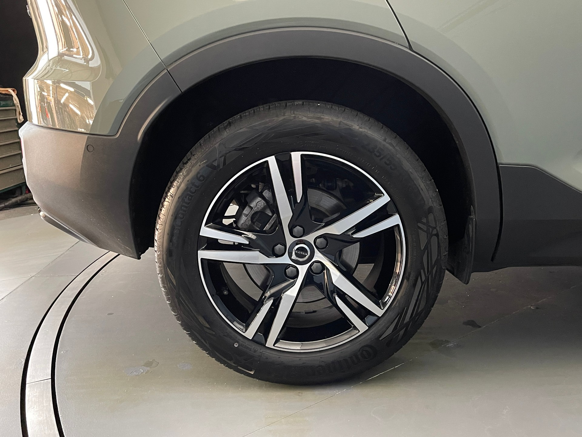 VOLVO XC40 2.0 B3 MH Plus Dark-image-6