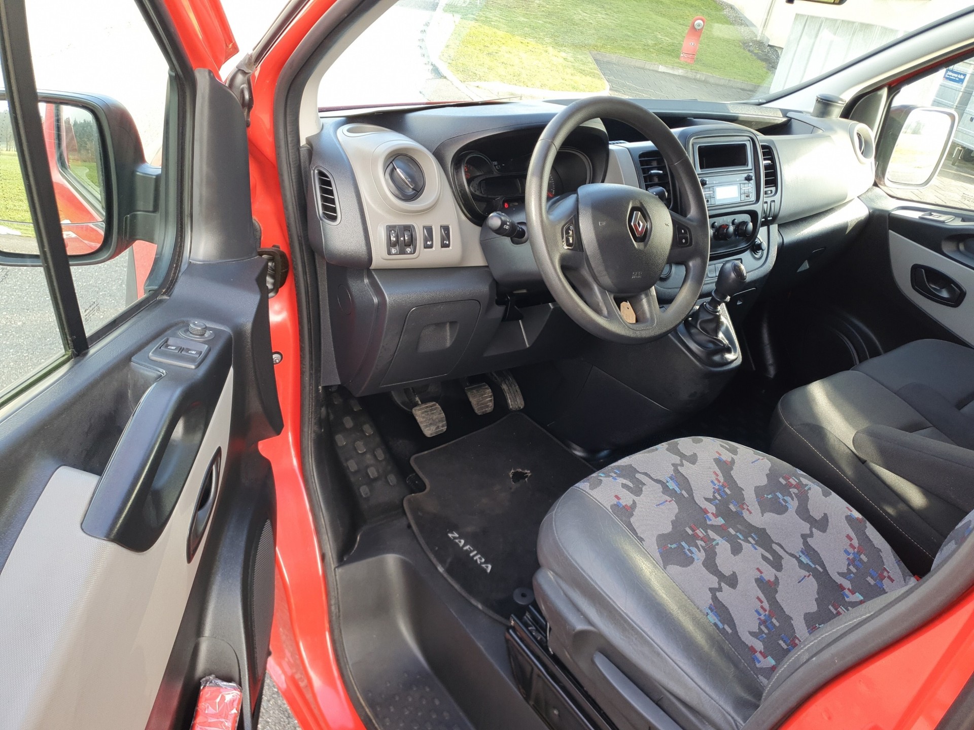 RENAULT Trafic 1.6 ENERGY TwinT. dCi125 2.9t Business L2H1-image-10