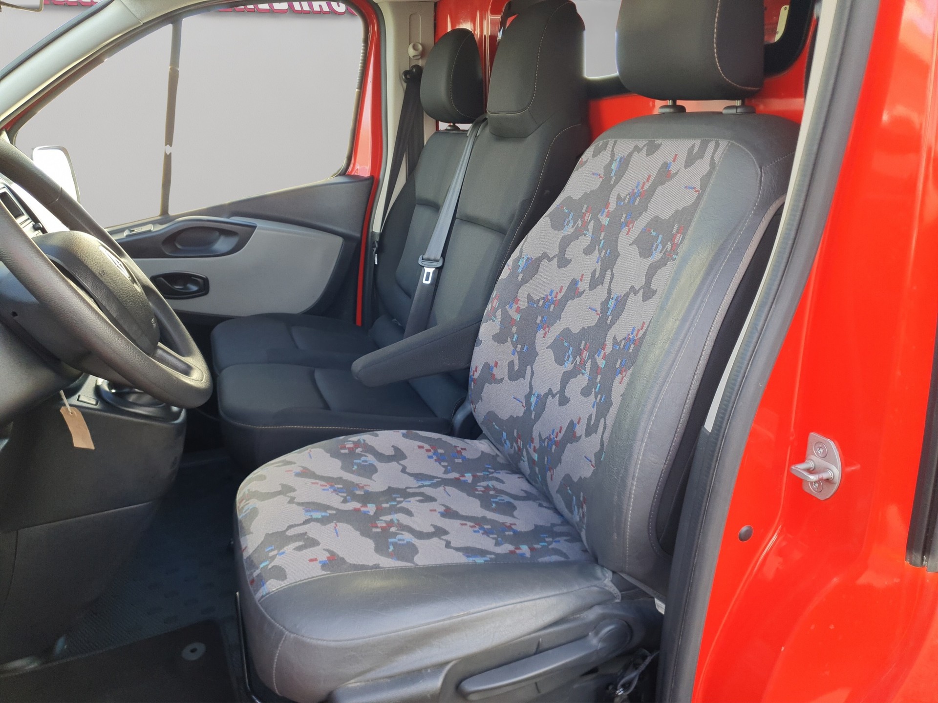 RENAULT Trafic 1.6 ENERGY TwinT. dCi125 2.9t Business L2H1-image-13