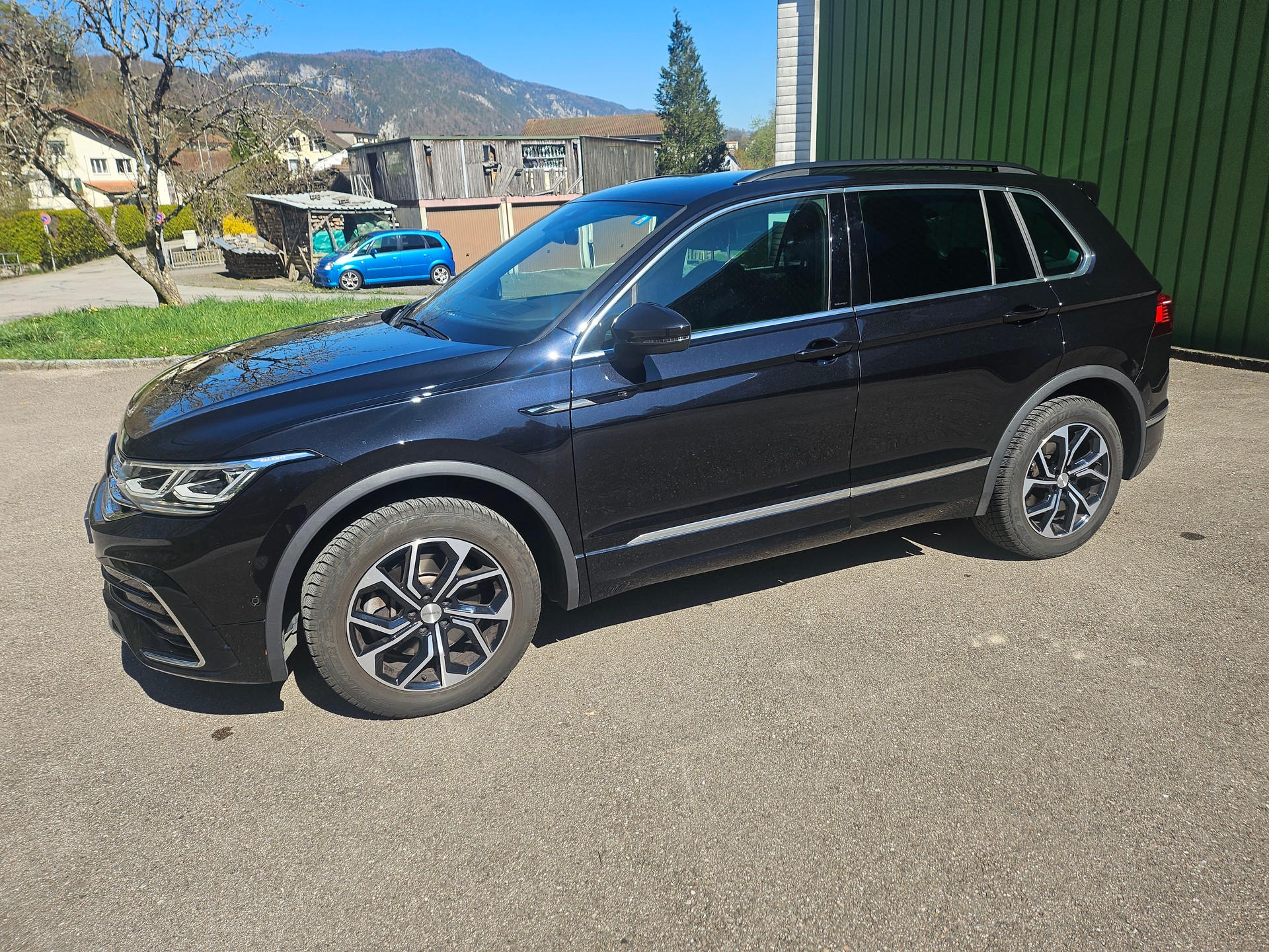 VW Tiguan 2.0TSI R-Line 4Motion DSG-image-2