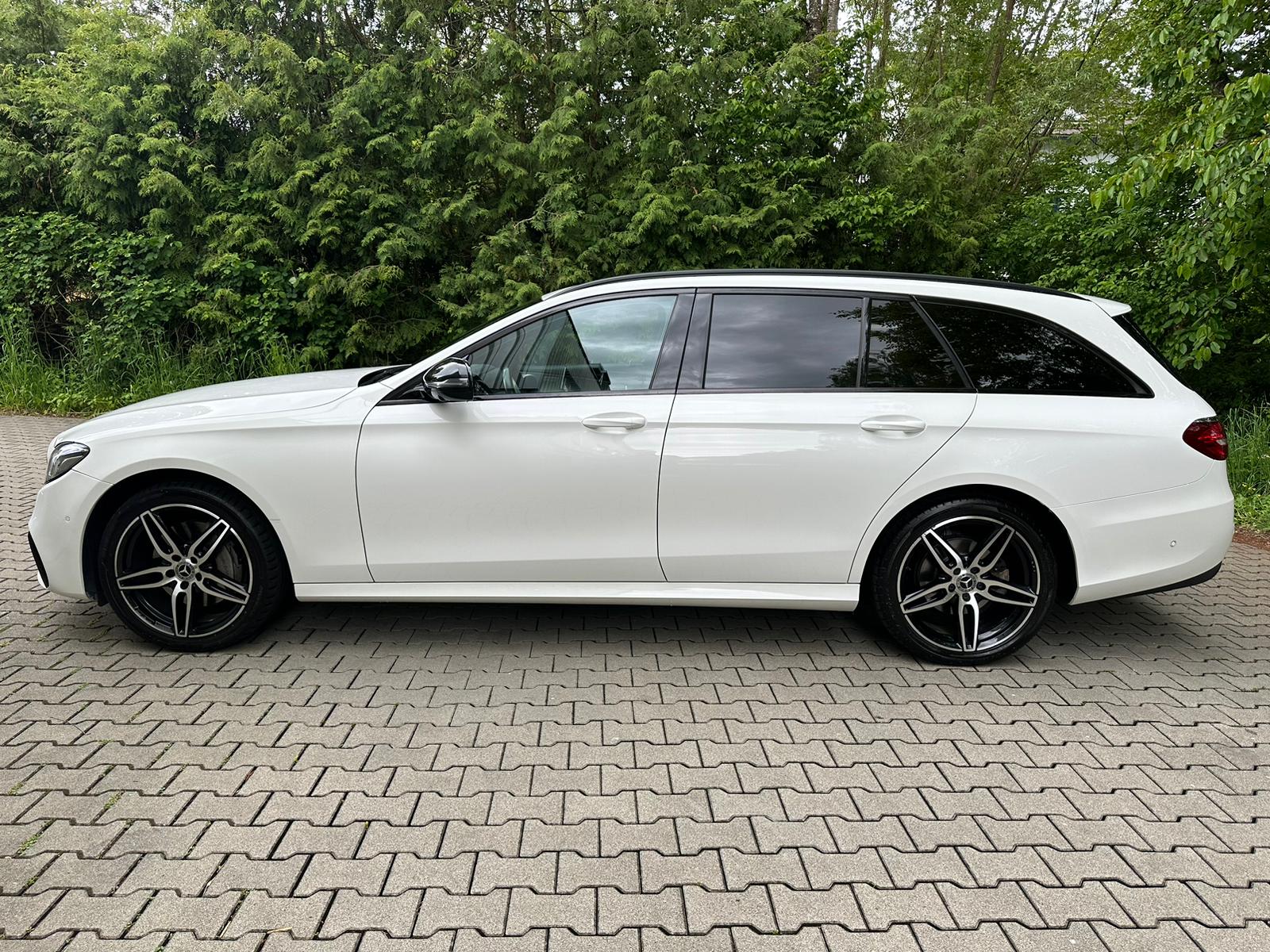 MERCEDES-BENZ E 220 d AMG Line 9G-Tronic-showroom-element-1