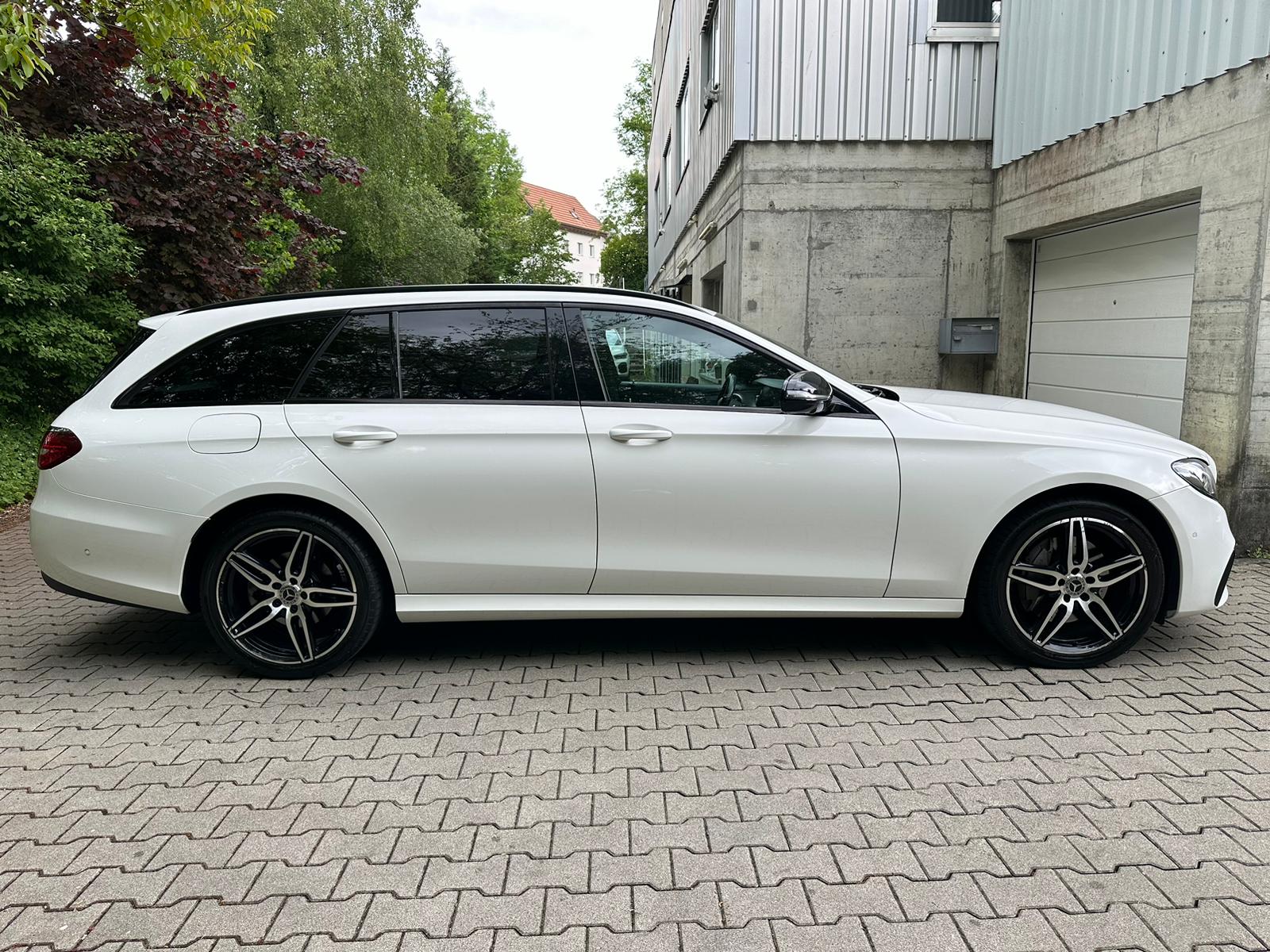 MERCEDES-BENZ E 220 d AMG Line 9G-Tronic-image-5
