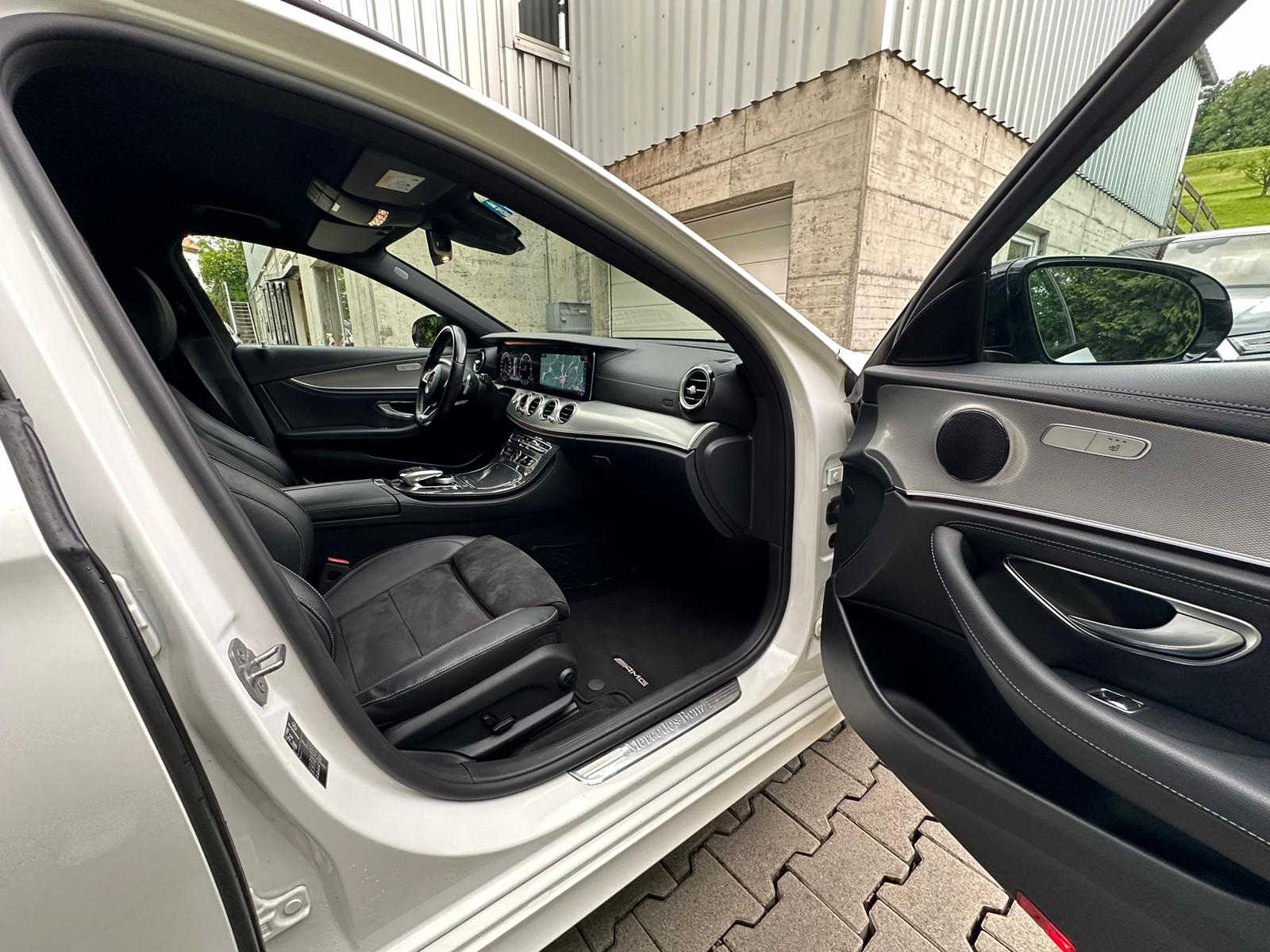 MERCEDES-BENZ E 220 d AMG Line 9G-Tronic-image-15