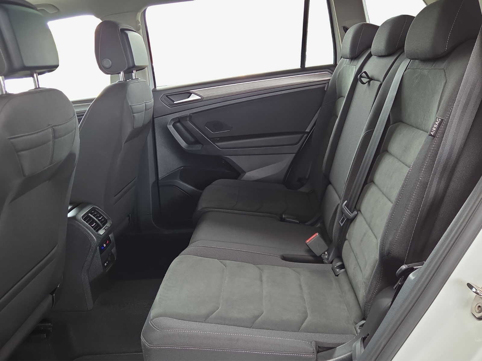 VW Tiguan Allspace 2.0TSI Elegance 4Motion DSG-image-11