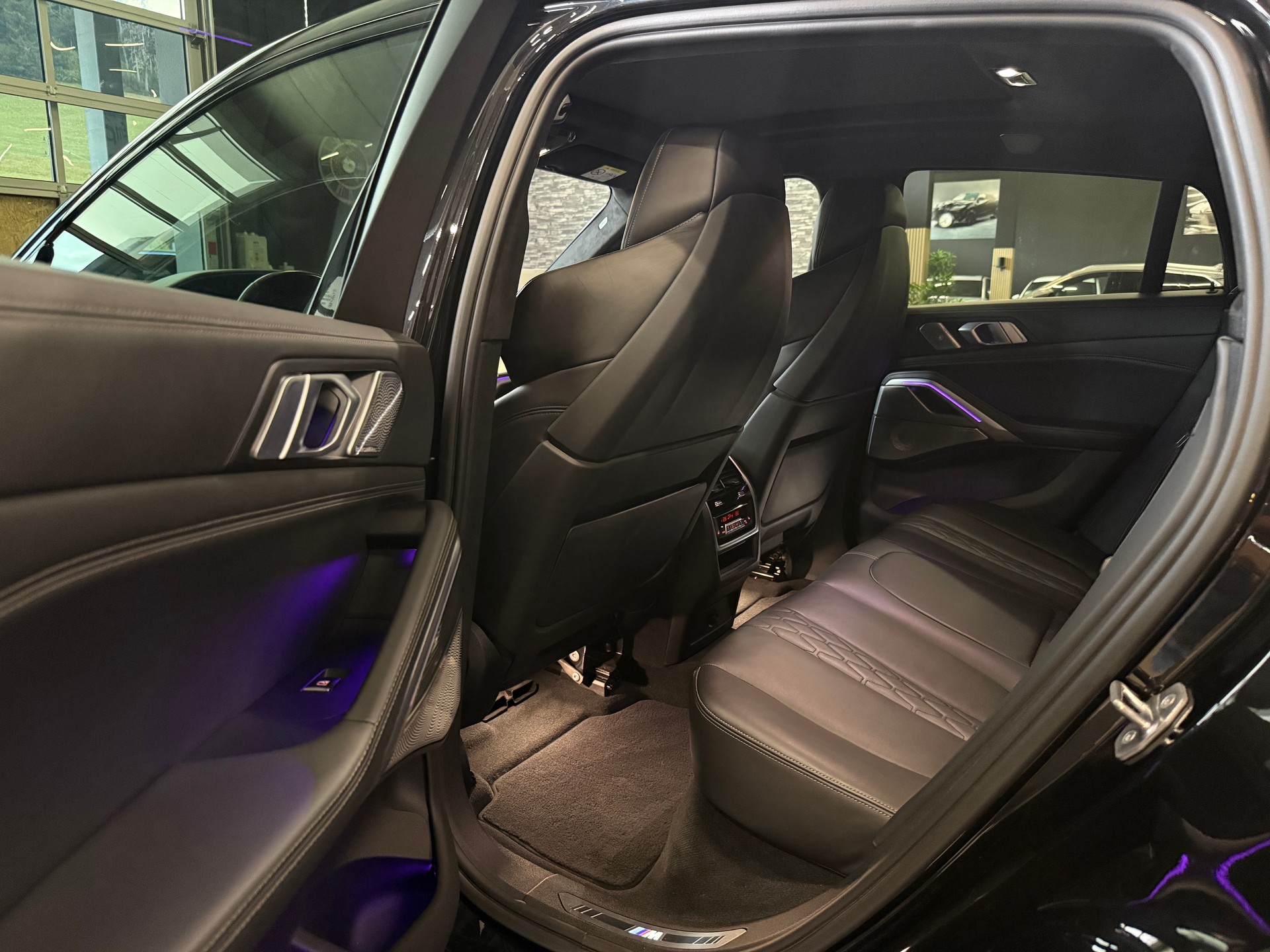 BMW X6 M50i Steptronic-image-10