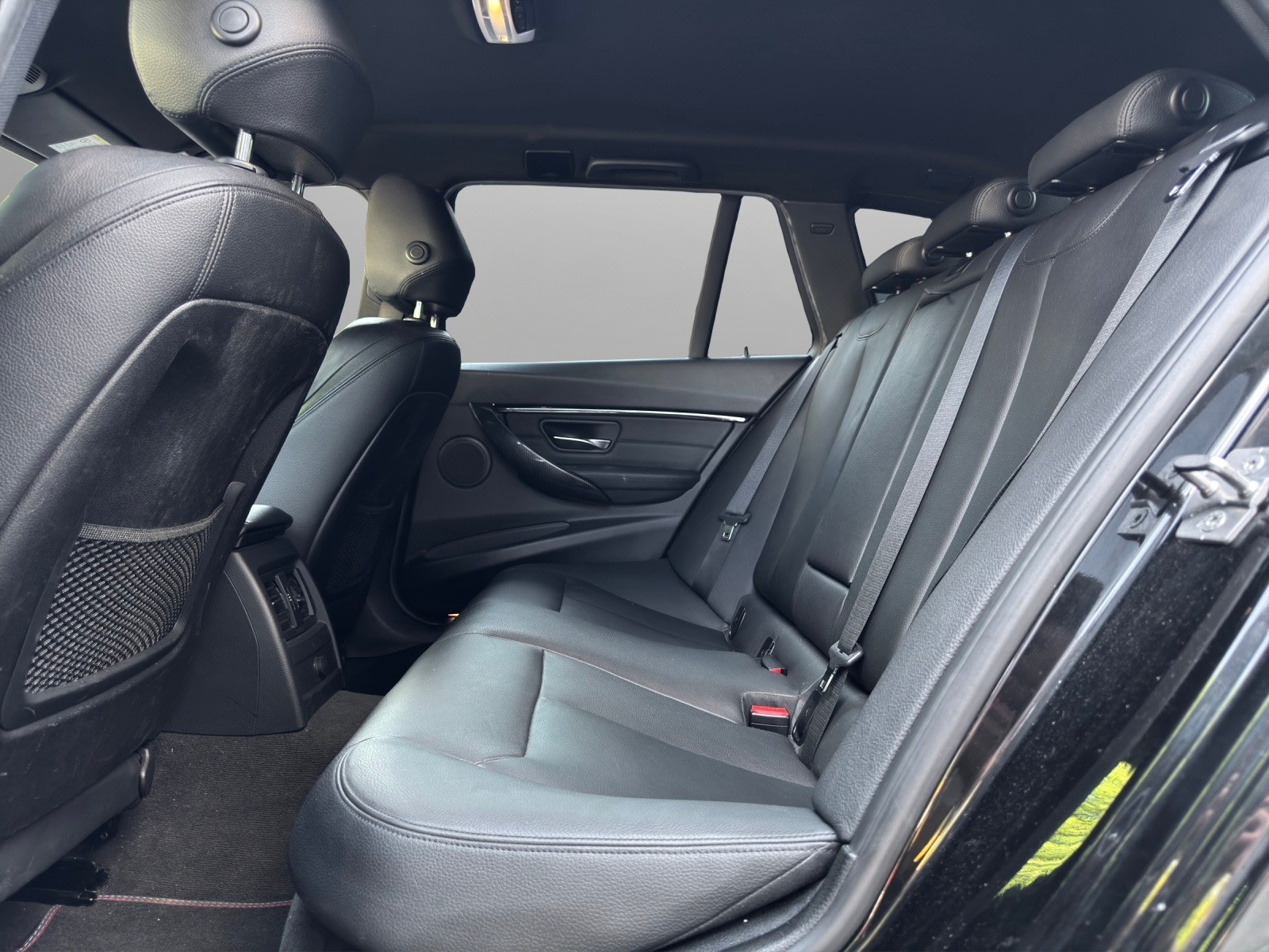 BMW 335i xDrive Touring Steptronic-image-10