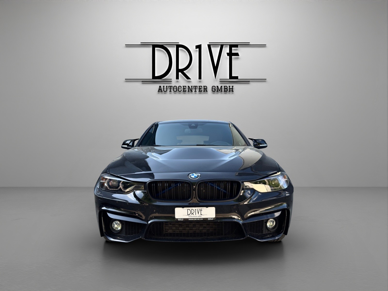 BMW 335i xDrive Touring Steptronic-showroom-element-1
