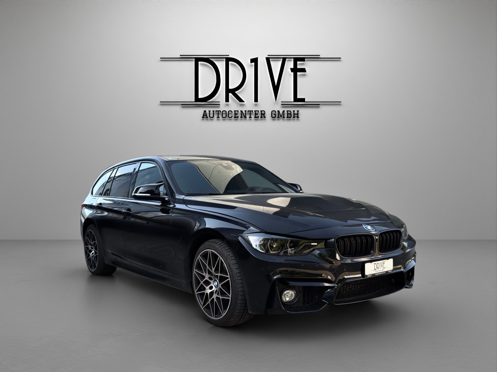 BMW 335i xDrive Touring Steptronic-showroom-element-2