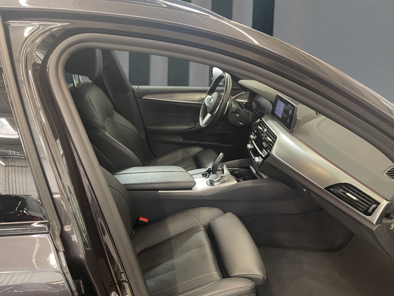 BMW 530d M SPORTPAKET-image-18