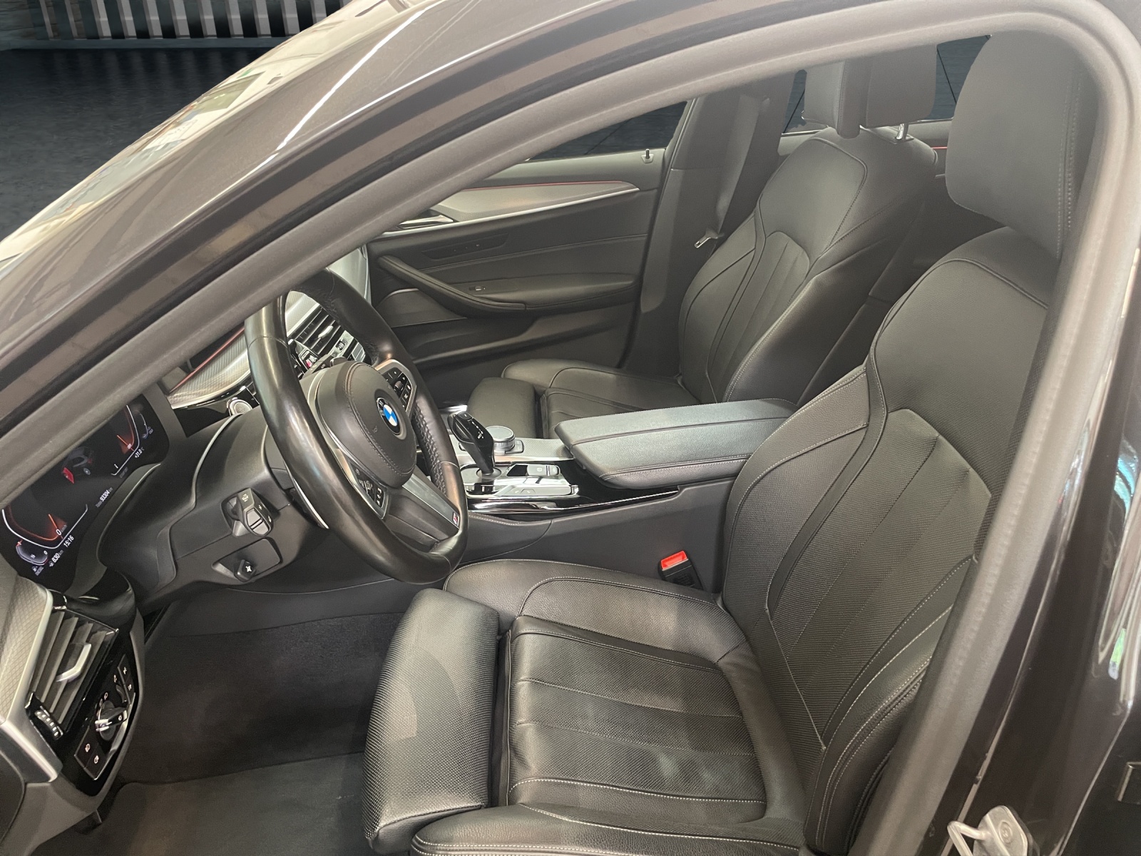 BMW 530d M SPORTPAKET-image-17