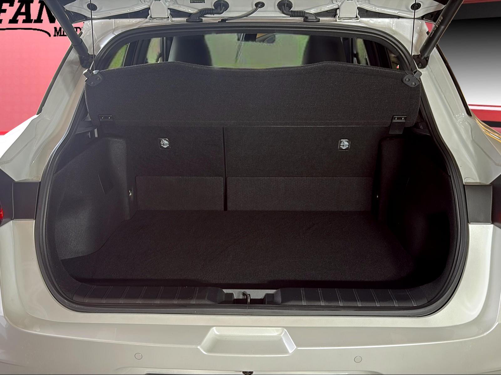 LEXUS LBX 1.5 Hybrid Relax AWD-image-9
