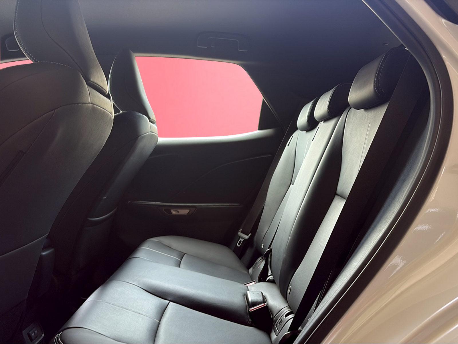 LEXUS LBX 1.5 Hybrid Relax AWD-image-6