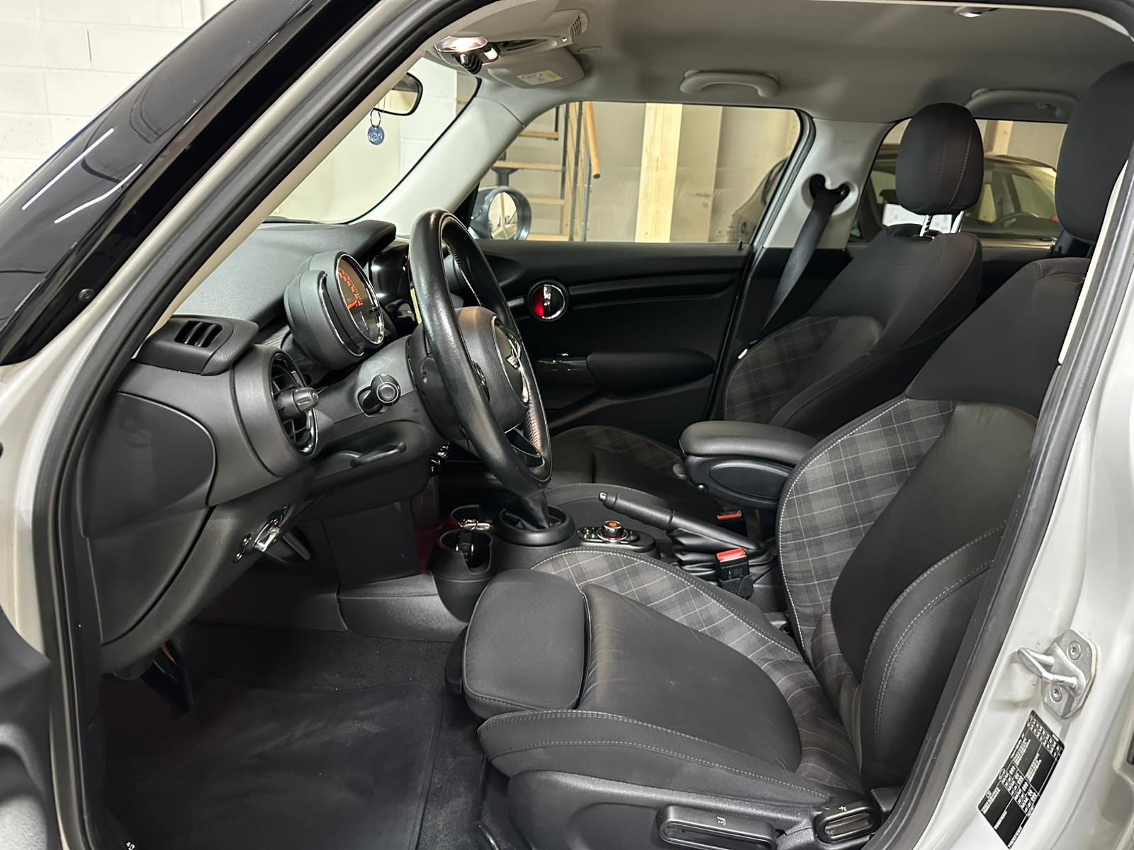 MINI Cooper Steptronic-image-8