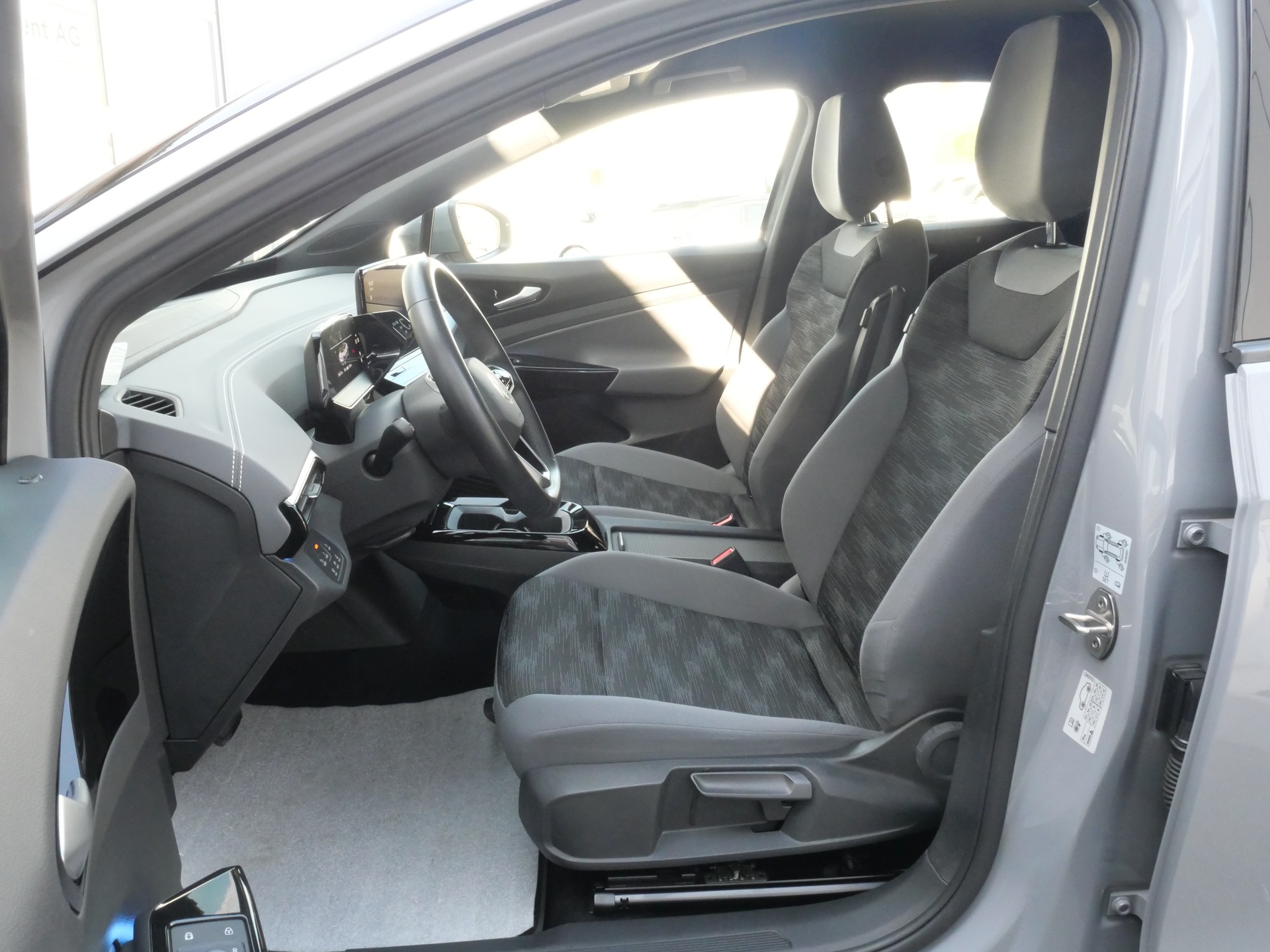 VW ID.5 Pro Performance 77 kWh *CH-Auto, Matrix-LED, Parklenk-Assistent*-image-11