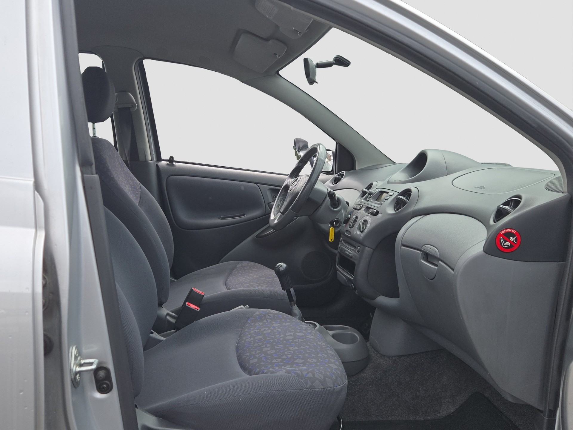 TOYOTA Yaris 1.3 Linea Sol-image-4