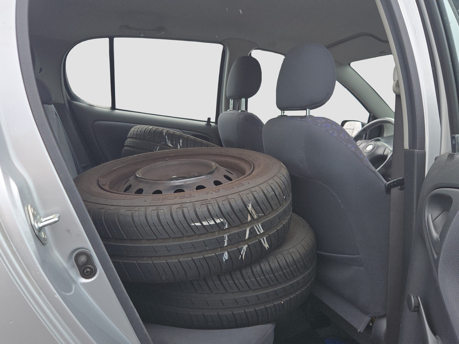TOYOTA Yaris 1.3 Linea Sol-image-9