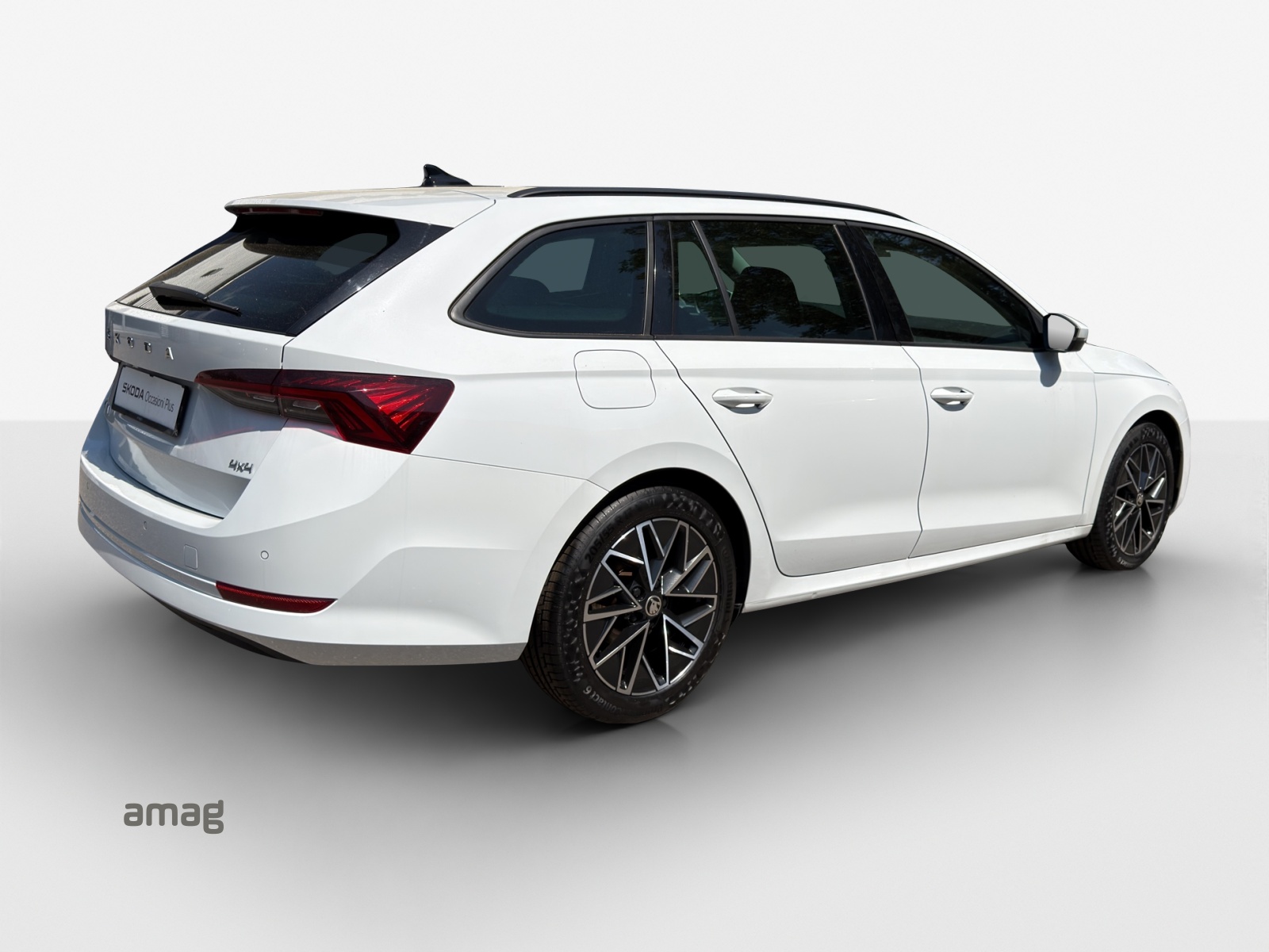 SKODA Octavia Combi 2.0 TSI Style DSG 4x4-image-4