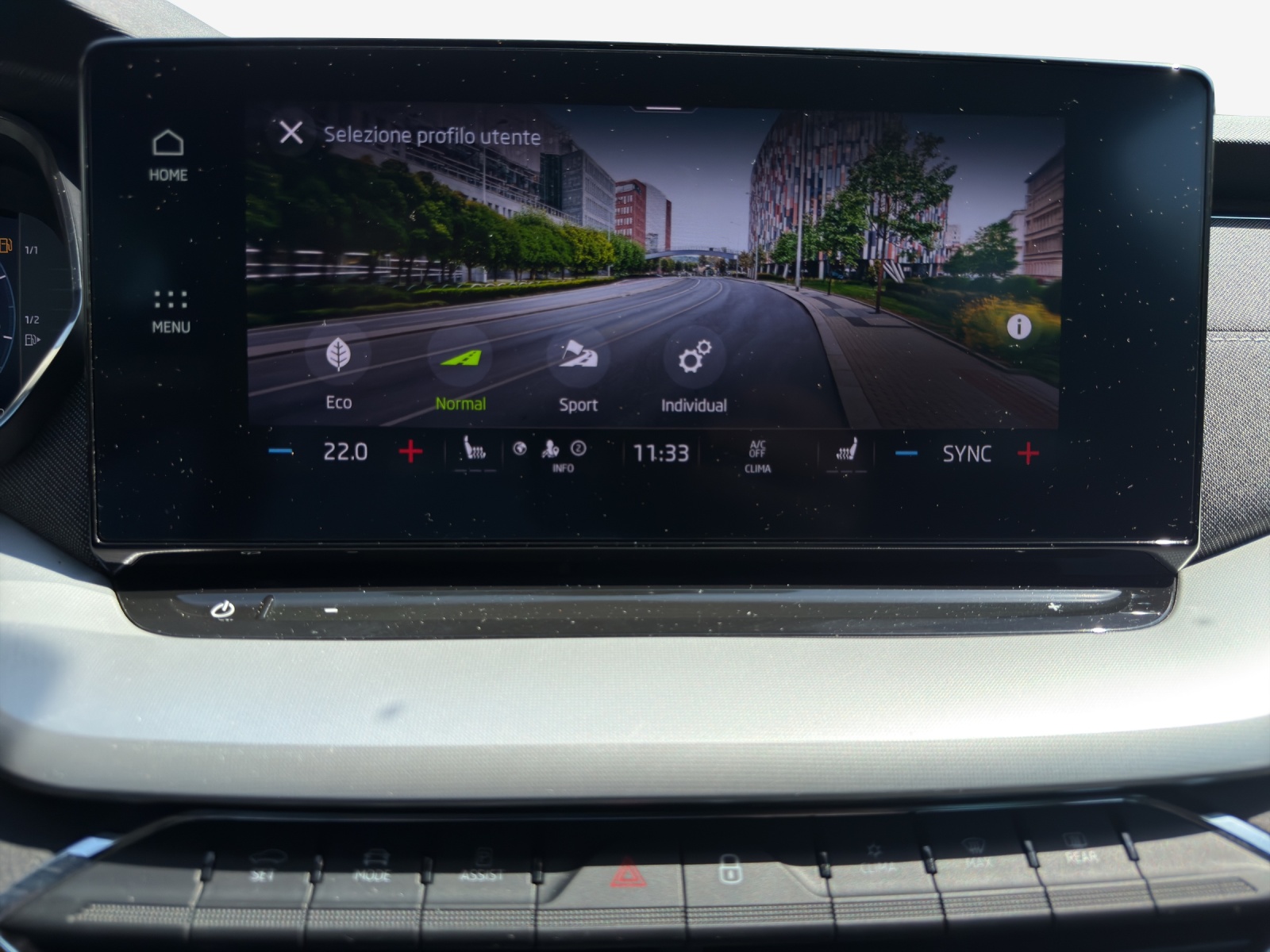 SKODA Octavia Combi 2.0 TSI Style DSG 4x4-image-14