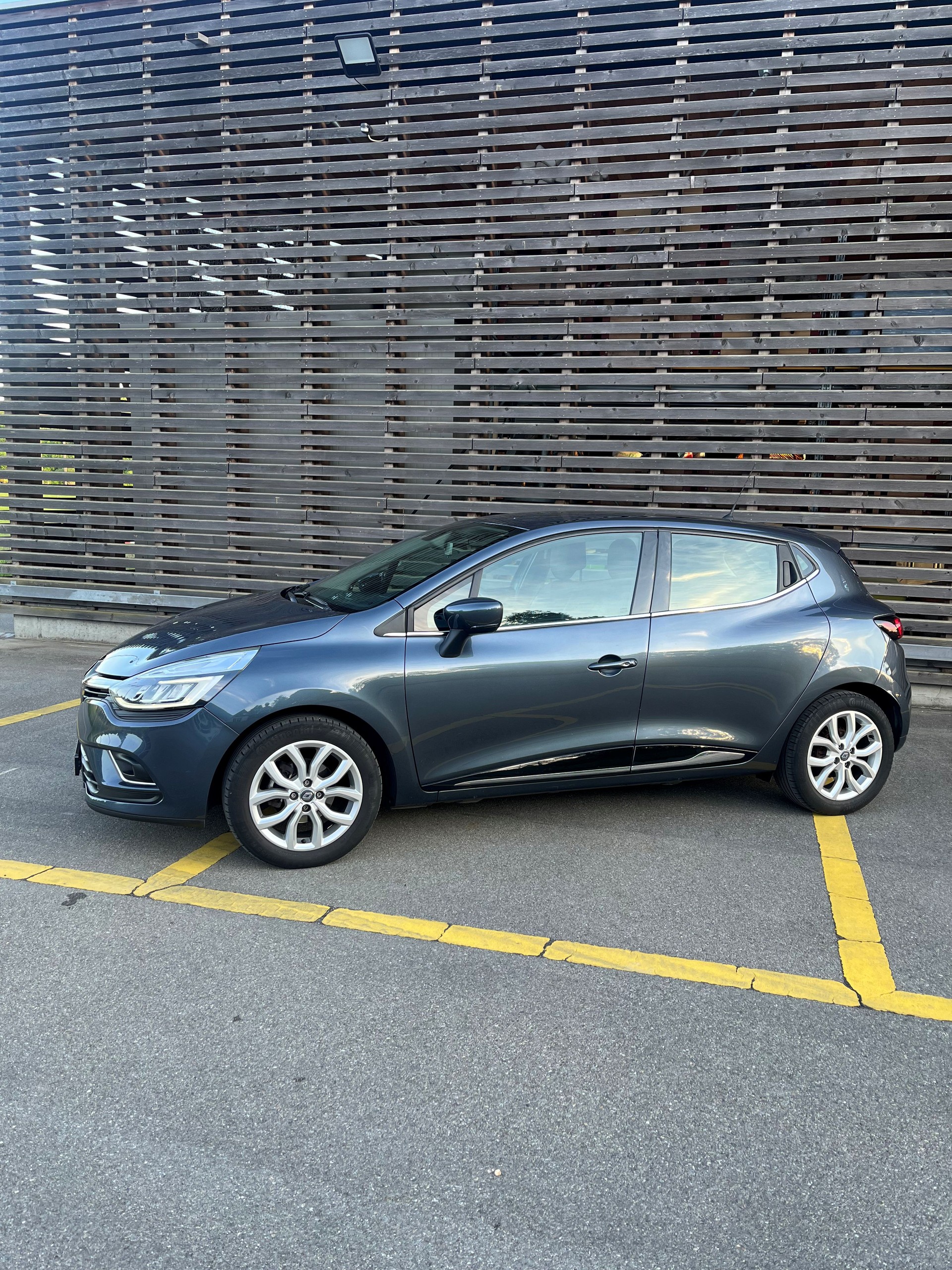 RENAULT Clio 1.2 16V T Intens EDC-image-1