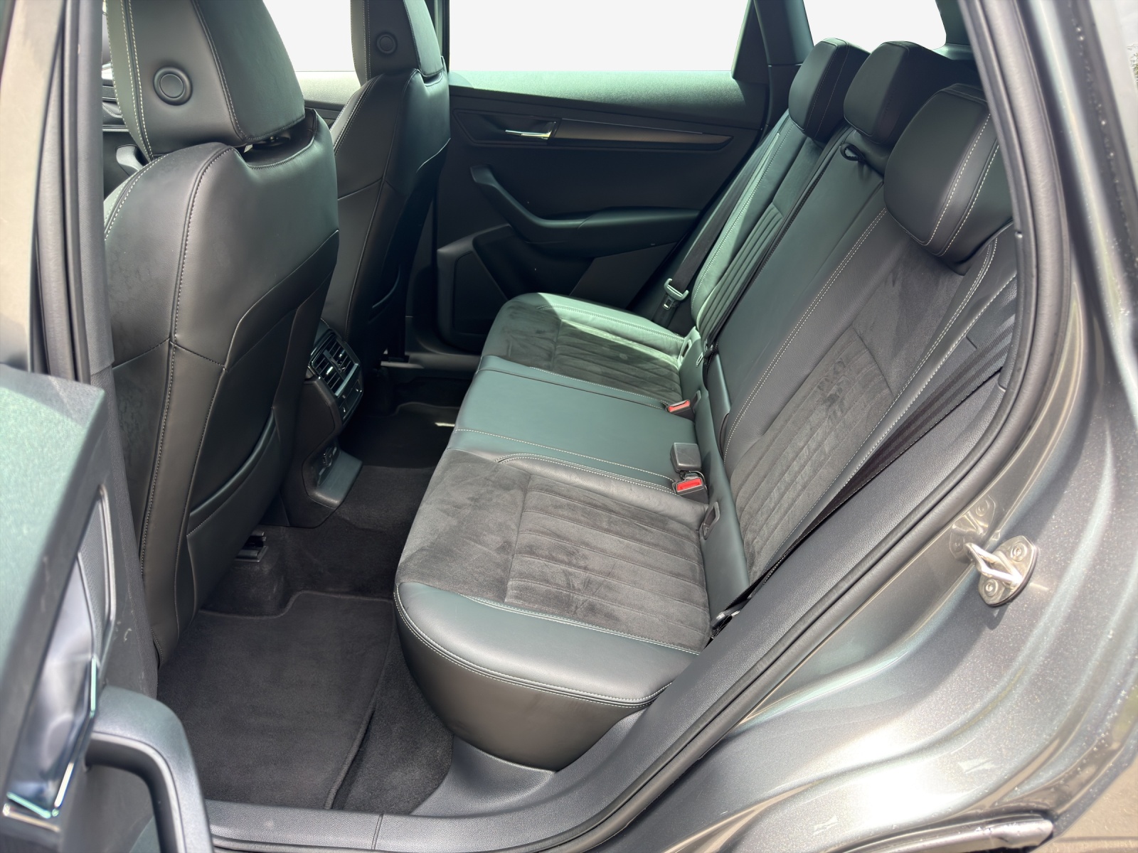 SKODA Karoq 2.0 TSI SportLine 4x4 DSG-image-11