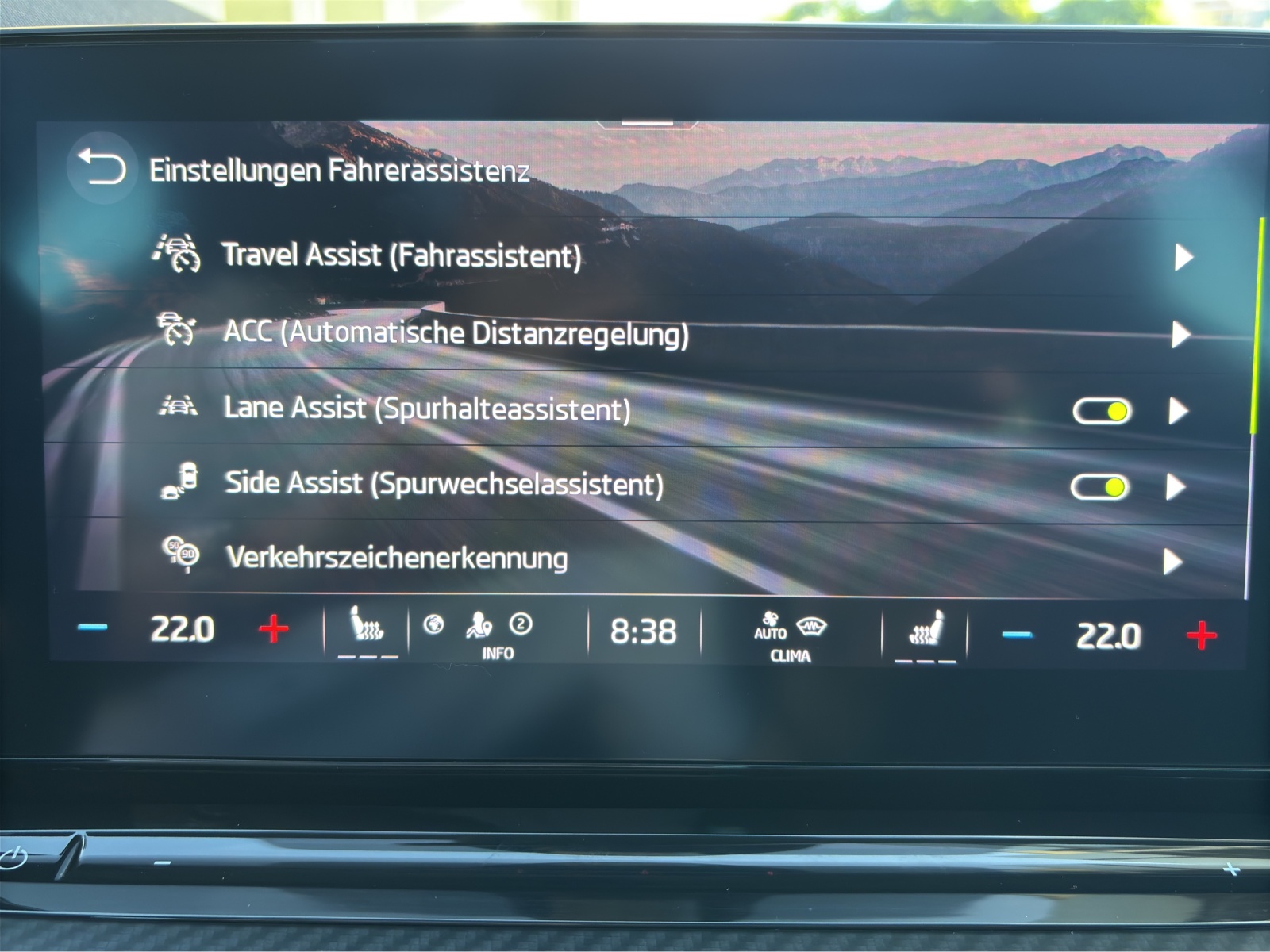 SKODA Octavia Combi 2.0 TDI DSG RS Plus 4x4 mit AHK Vorbereitung, Head-Up Display & elektr. Heckklappe-image-24