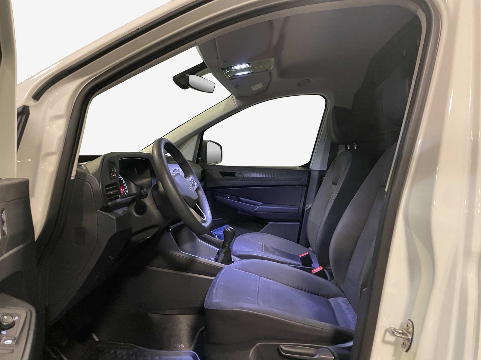 VW Caddy Cargo 2.0TDI Maxi 4Motion-image-7