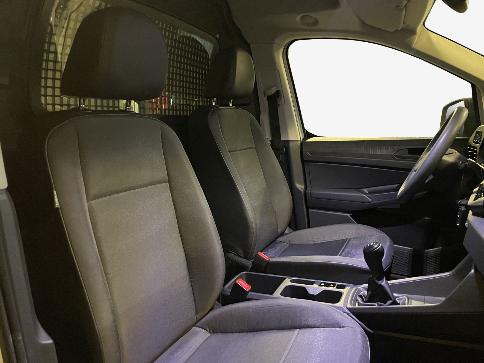 VW Caddy Cargo 2.0TDI Maxi 4Motion-image-14