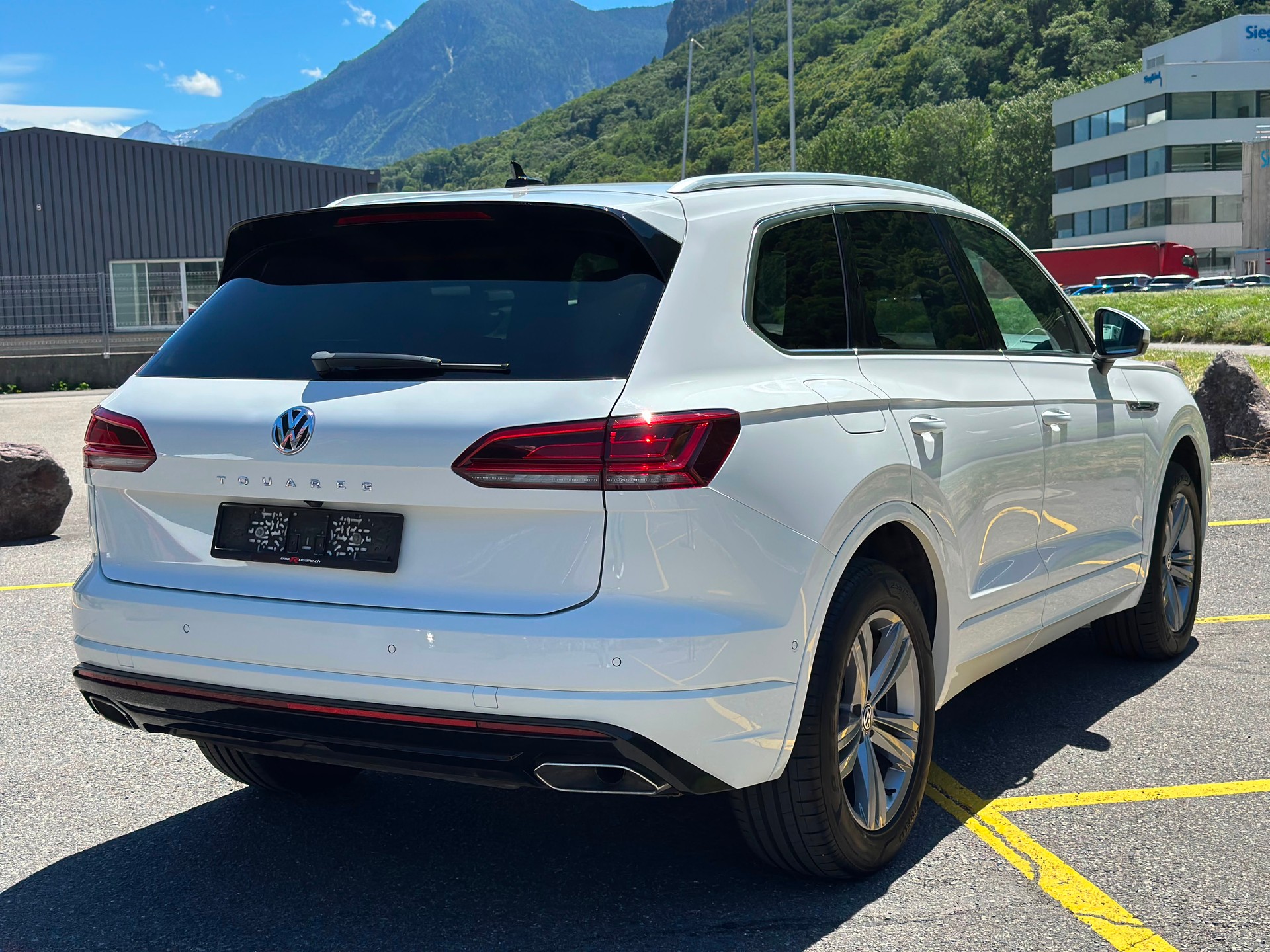 VW Touareg 3.0 TDI R Line Tiptronic-image-2