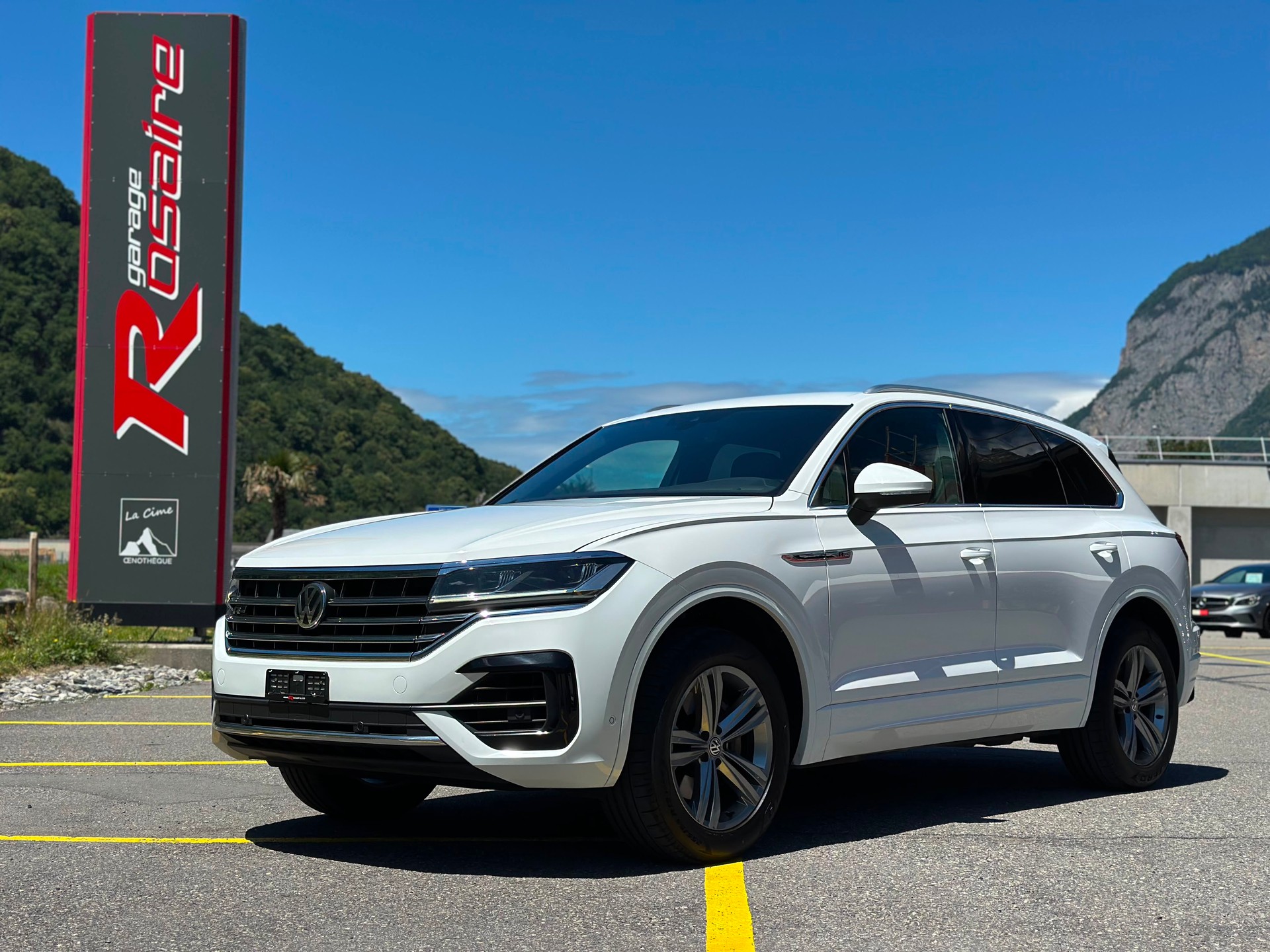 VW Touareg 3.0 TDI R Line Tiptronic-image-0