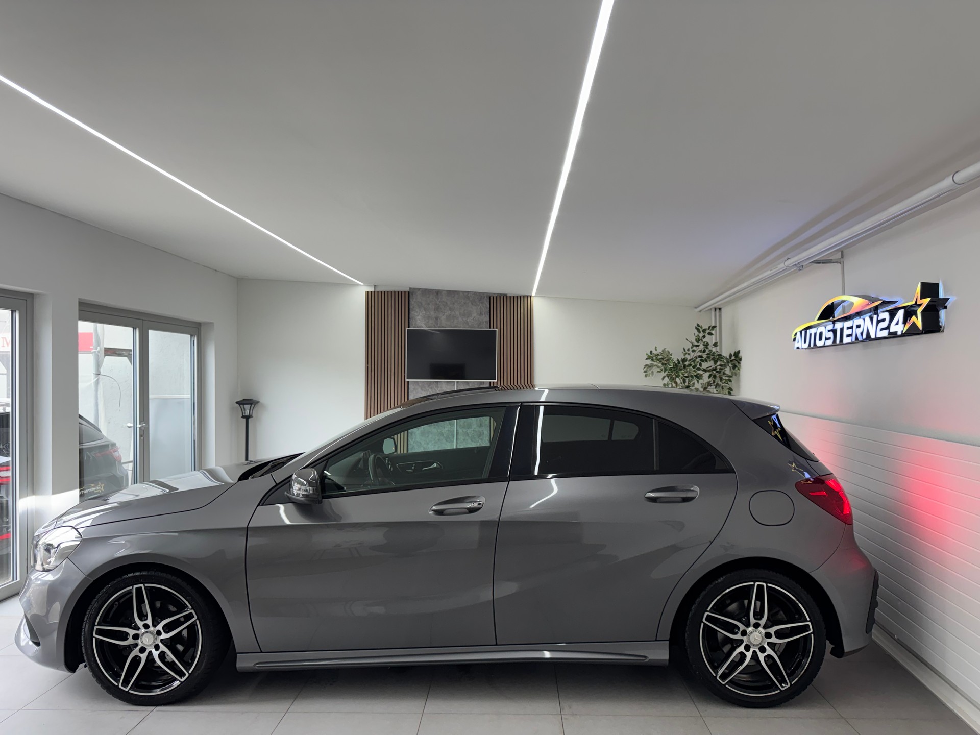 MERCEDES-BENZ A 200 CDI AMG Line 4Matic 7G-DCT*Panoramadach*-image-6