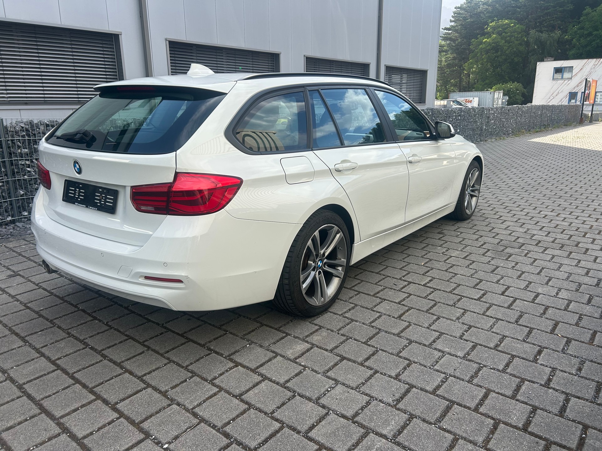 BMW 320d xDrive Touring Steptronic-image-3
